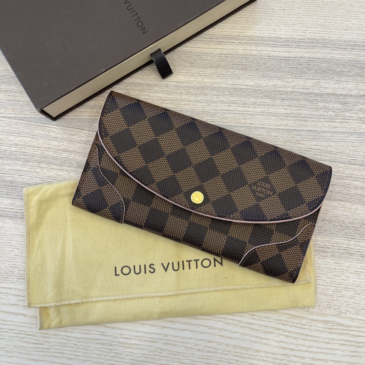 Louis Vuitton Damier Canvas Caissa Rose Ballerine Wallet ○ Labellov ○ Buy  and Sell Authentic Luxury