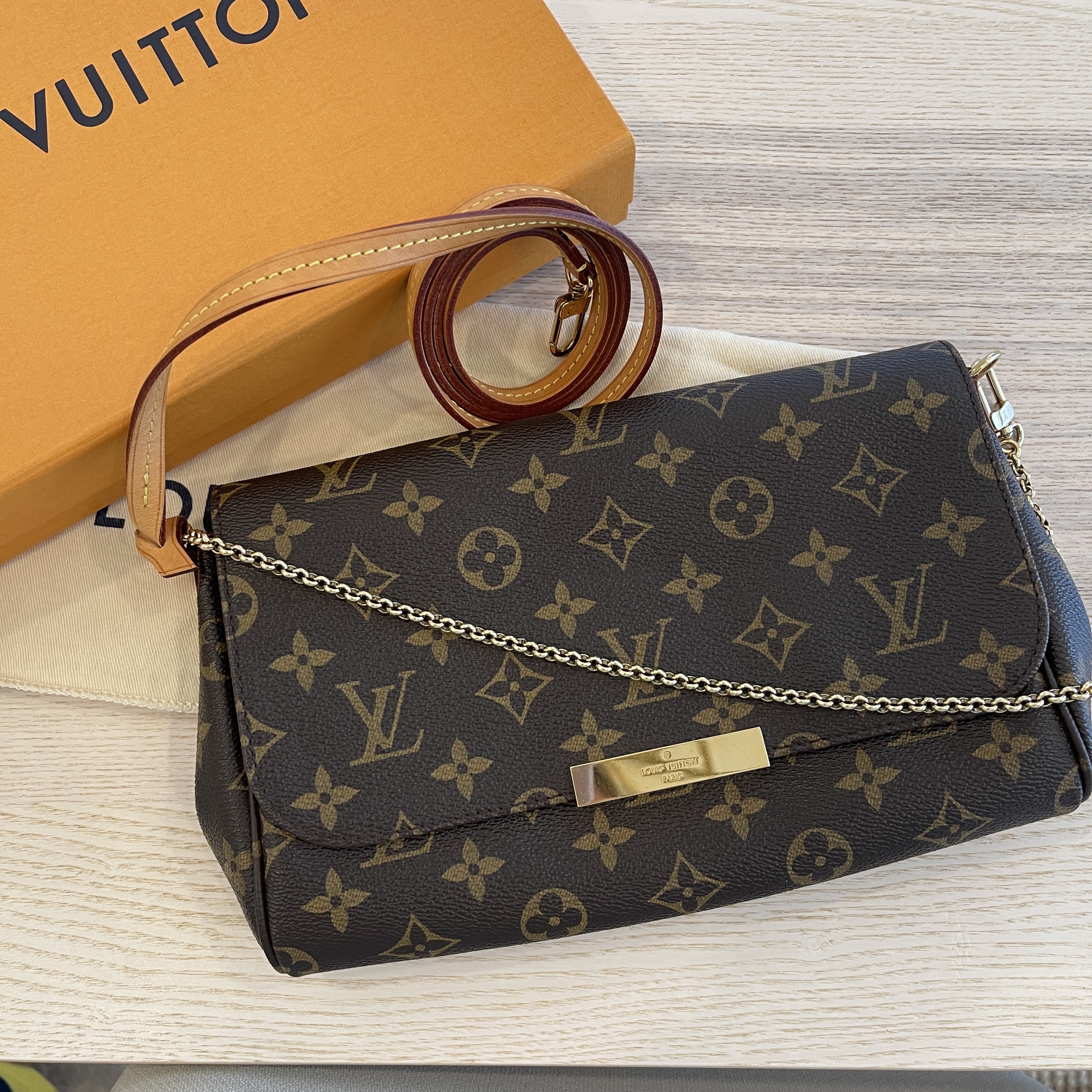 Louis Vuitton Monogram Favorite MM w/ Strap - Brown Shoulder Bags