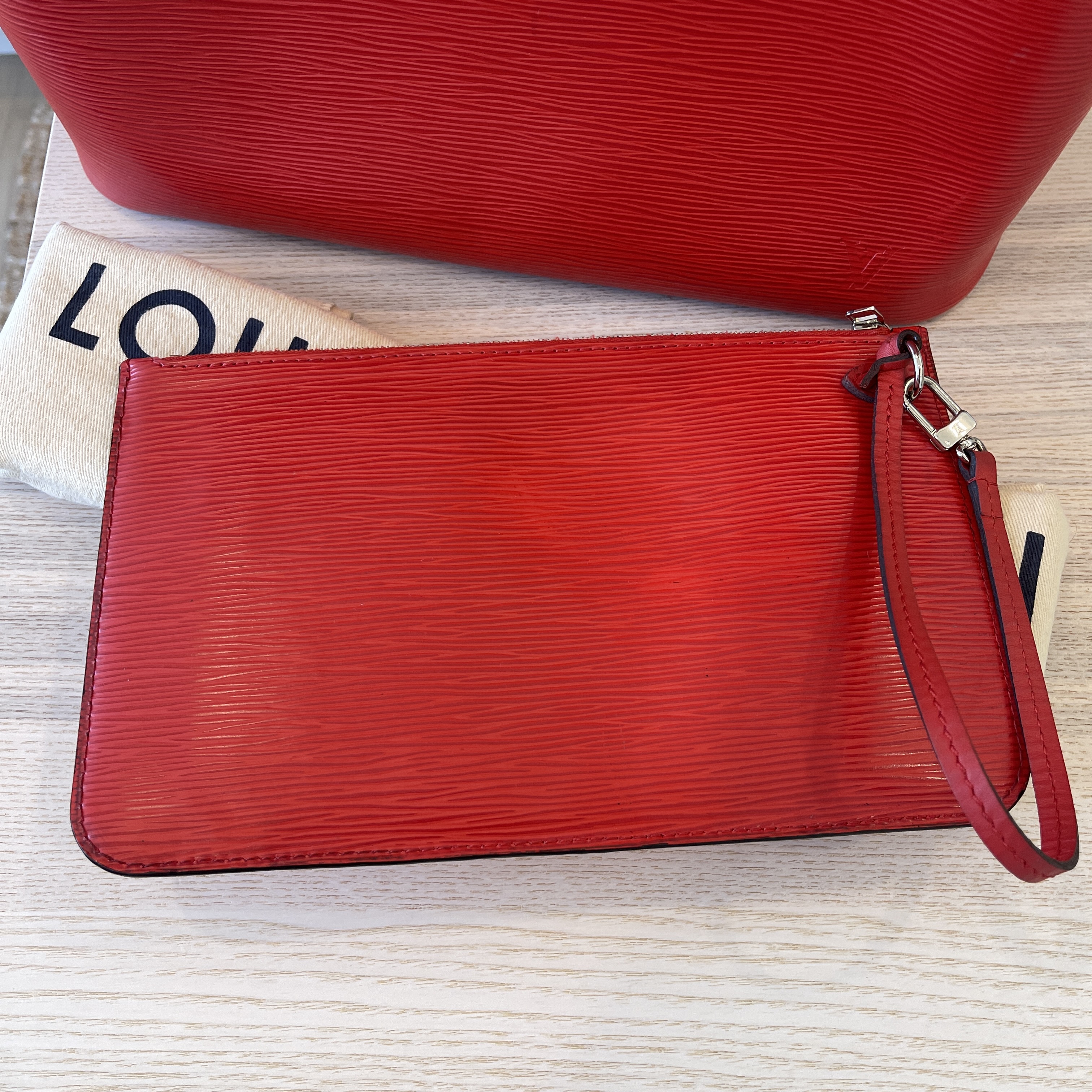 Louis Vuitton Red Epi Neverfull Pouch MM QJBJYP10RA001