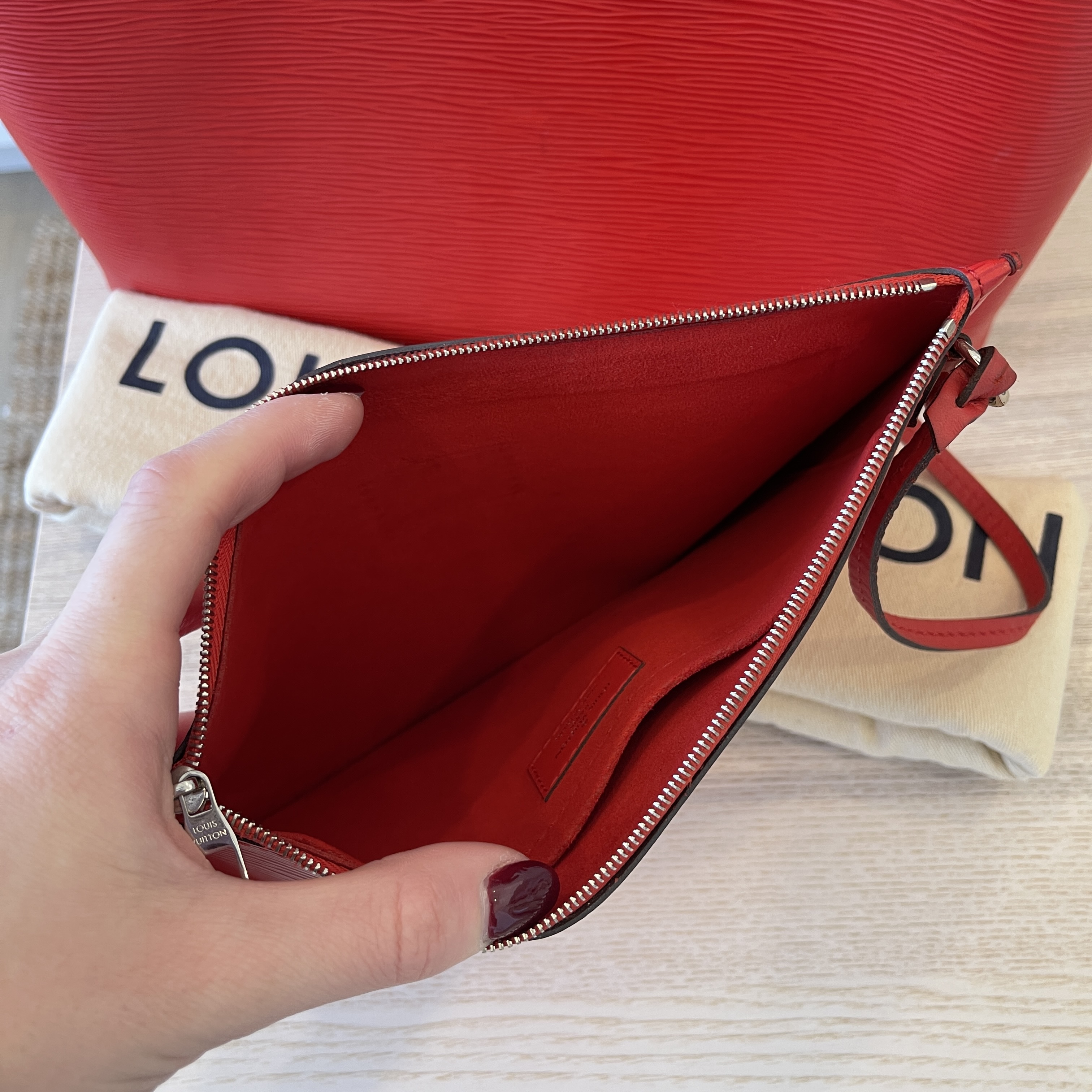 Louis Vuitton Red Epi Neverfull Pouch MM QJBJYP10RA001