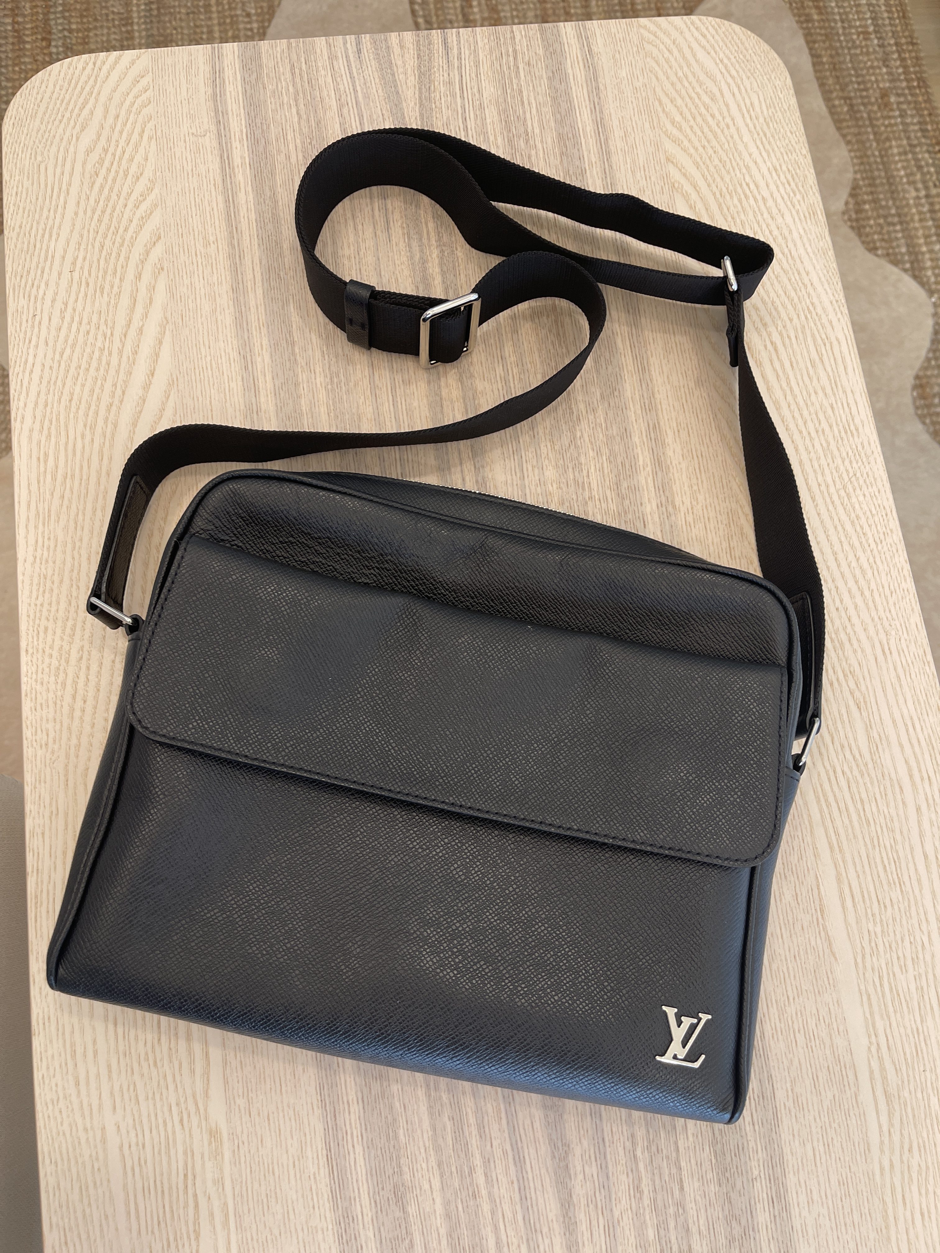 Louis Vuitton Alex Messenger PM Bag – EliteLaza