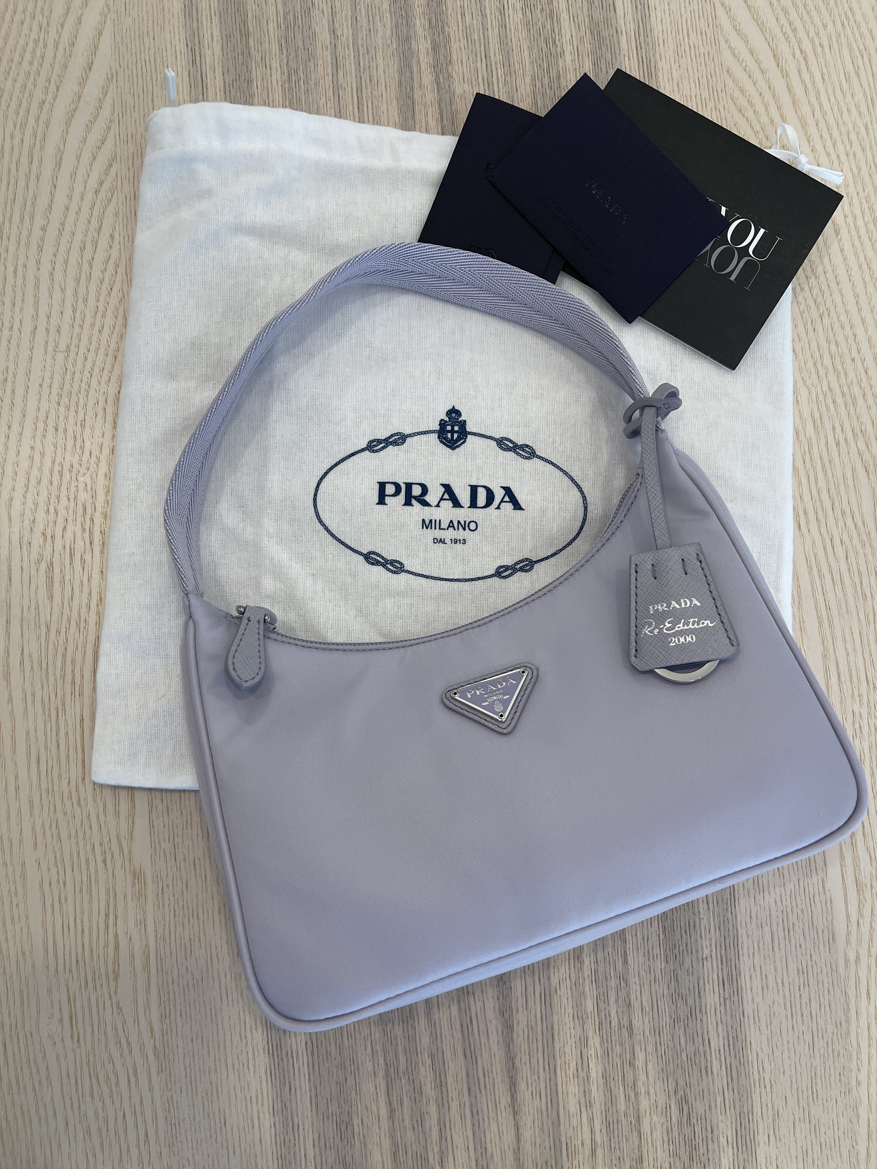 Prada Re-Edition 2000 in Wisteria, What Fits
