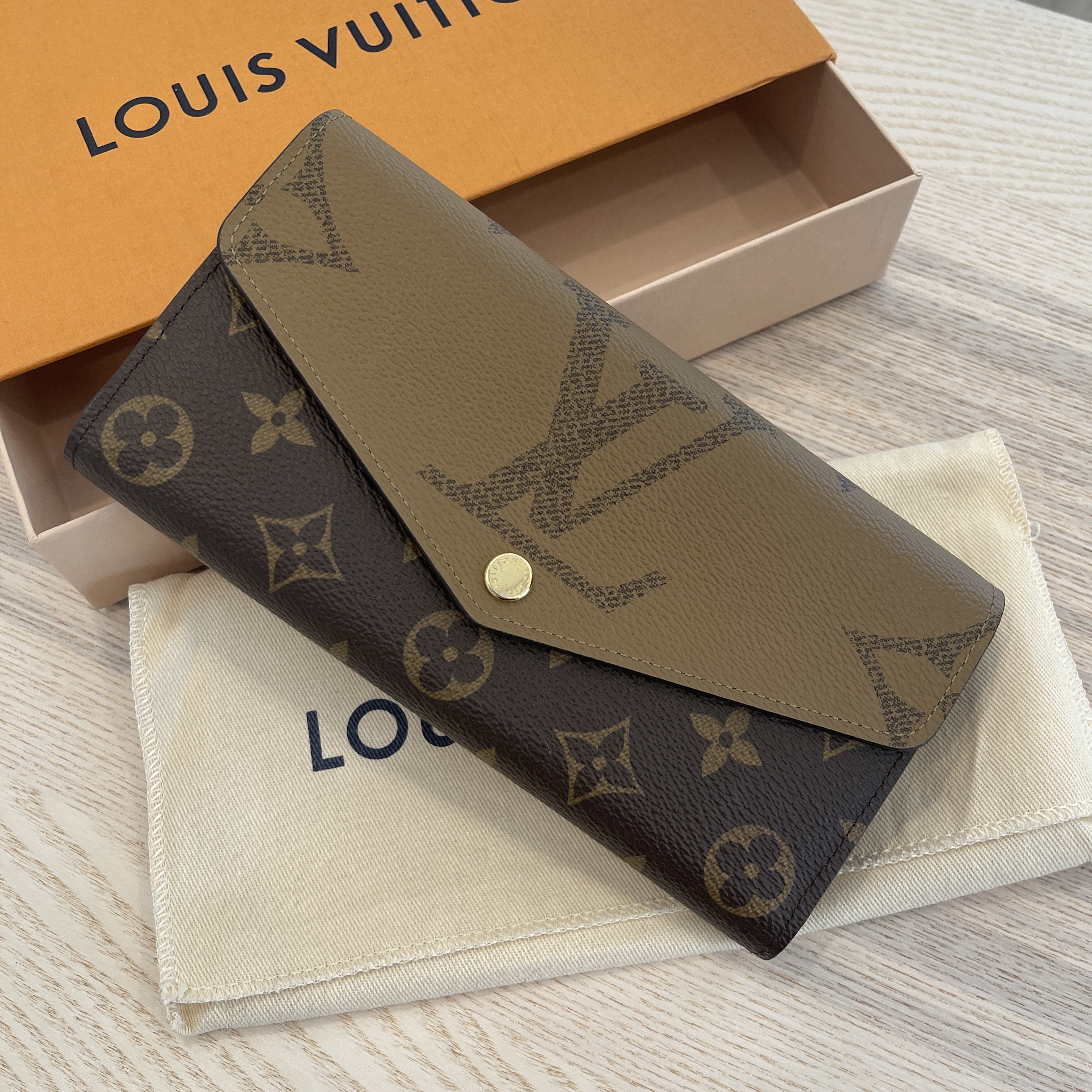 Louis Vuitton Monogram Reverse Sarah Wallet NM
