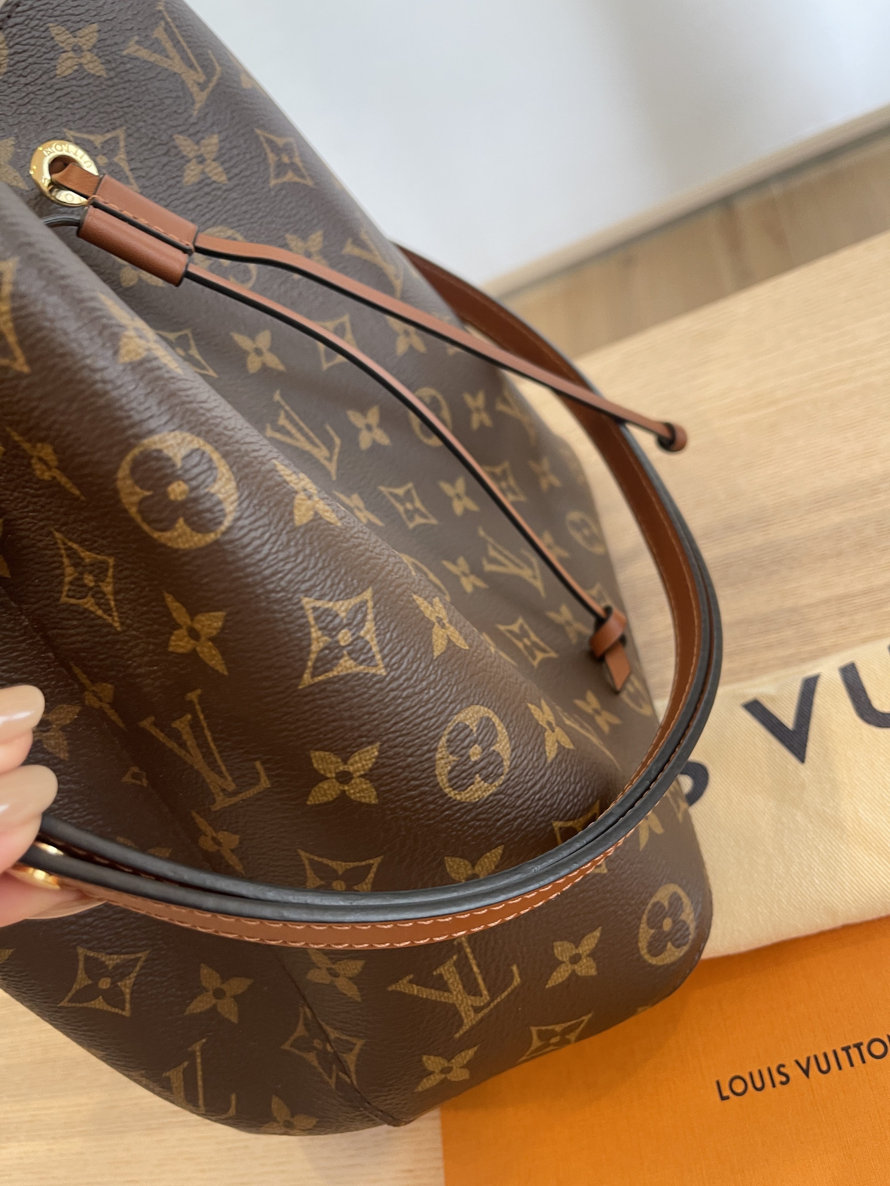 LV Neonoe / Louis Vuitton neonoe caramel, Luxury, Bags & Wallets