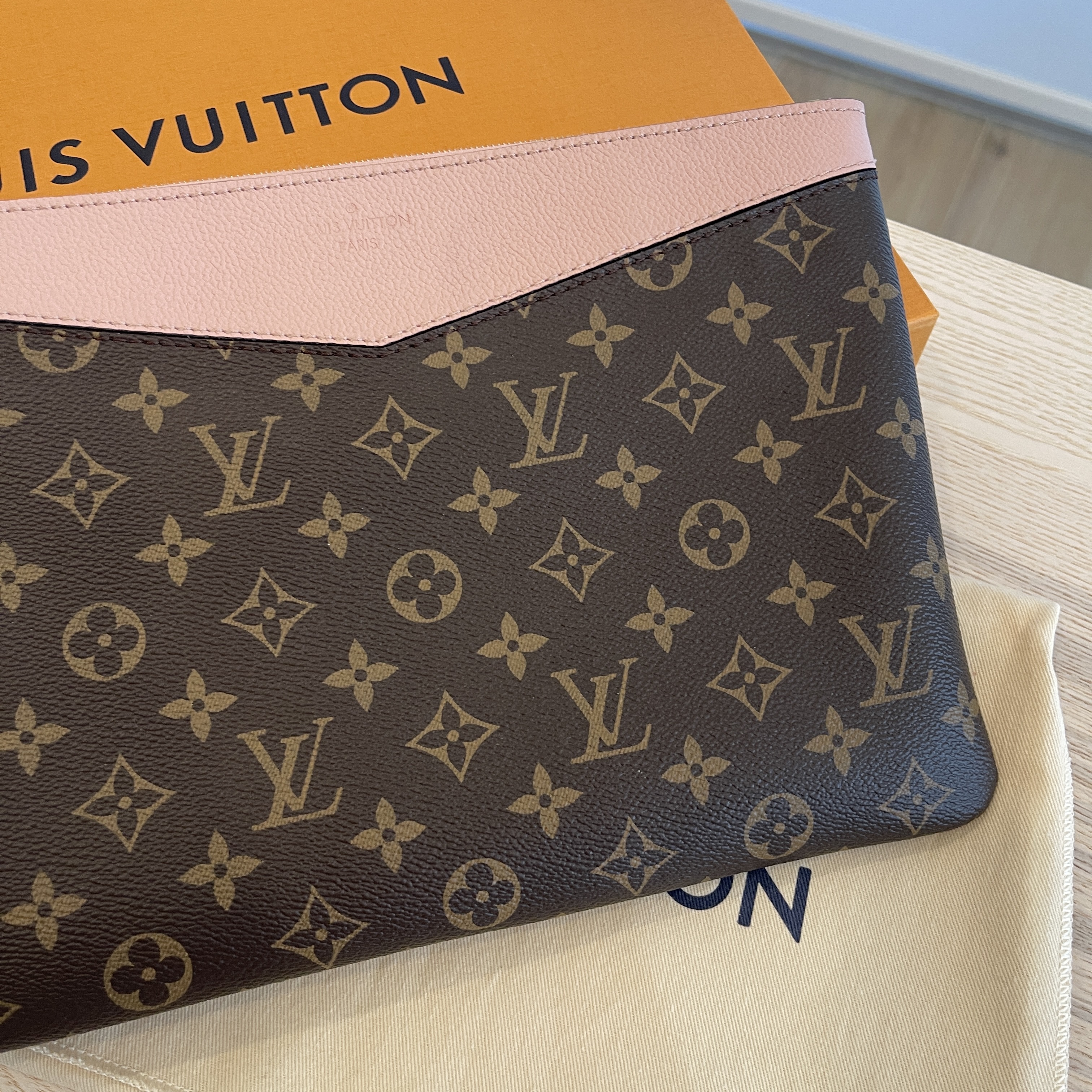 🔥NEW LOUIS VUITTON Daily Pouch Clutch Bag Monogram Rose Poudre Pink GIFT  SET