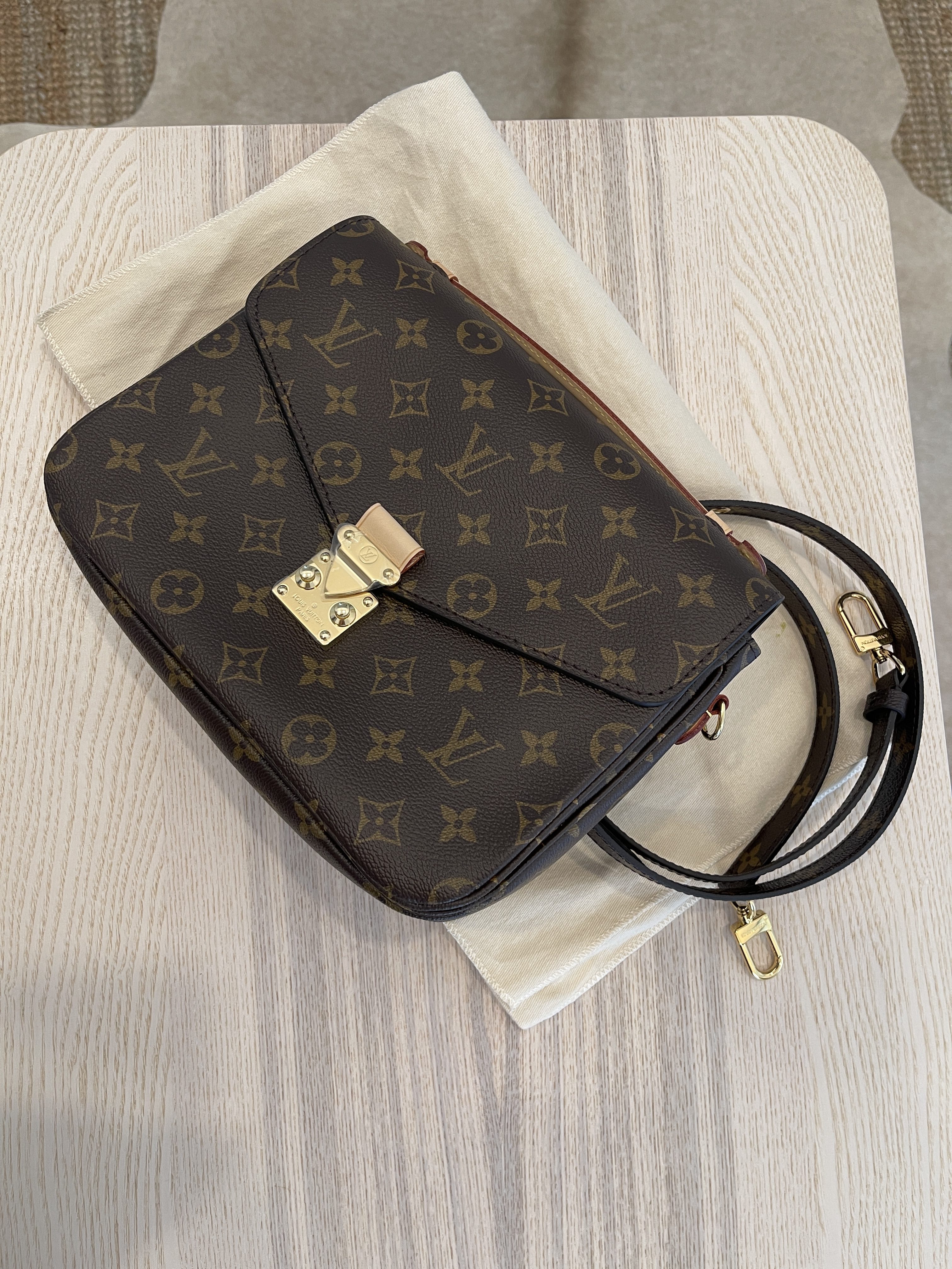 LV Pochette Metis: Luxury Monogram Handbag