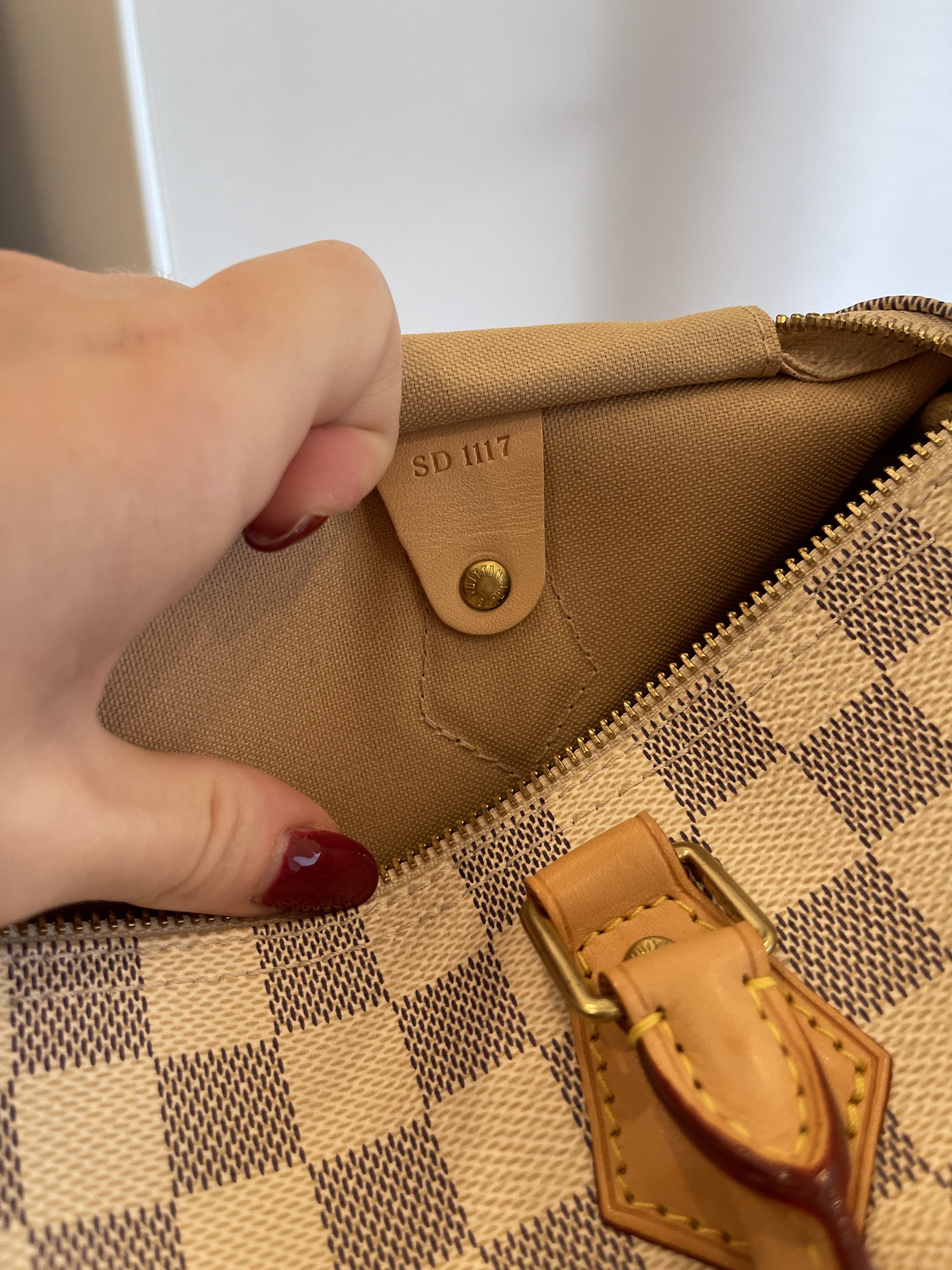 Louis Vuitton ↪ 1500 din ↪ sa kutijom cena je 1800 din. Uživo snimak 📷  🔴➿🔴➿🔴➿🔴➿🔴➿🔴➿🔴➿🔴 #novcanici #novcan
