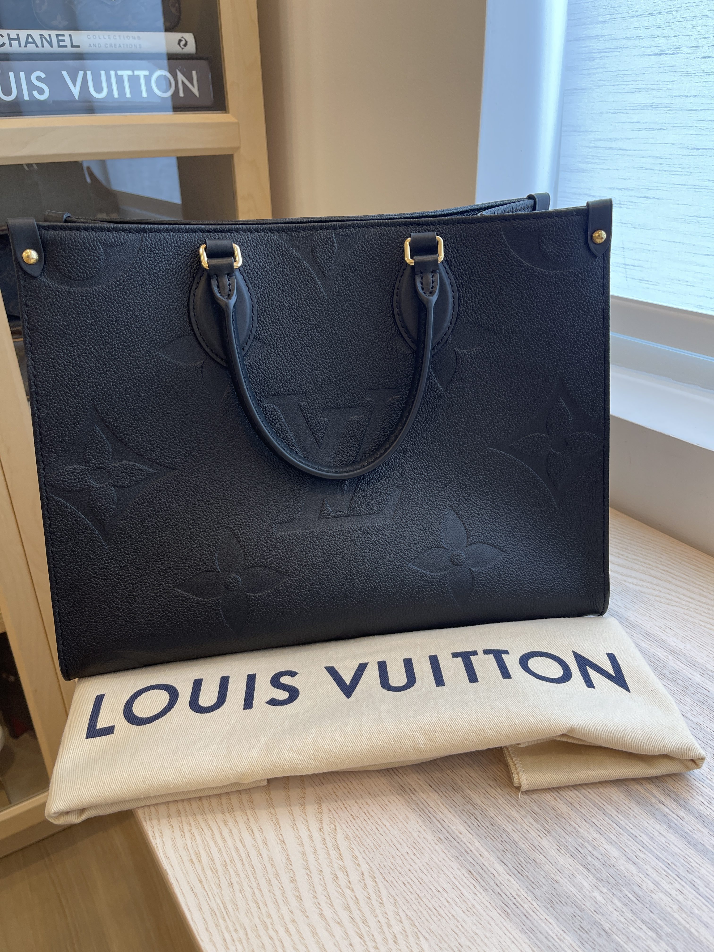 Louis Vuitton Empreinte Monogram Giant Onthego MM Black