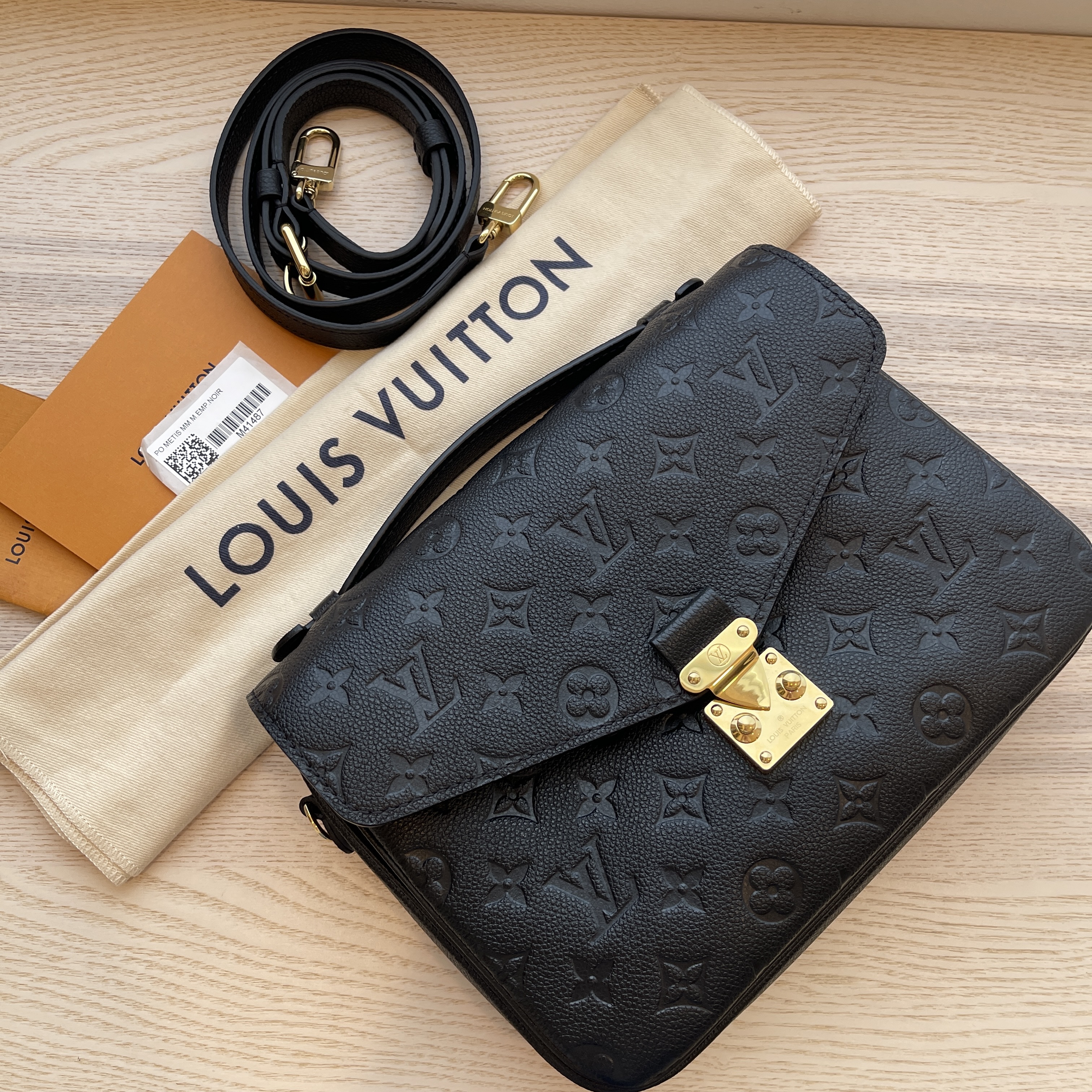 Louis Vuitton Pochette Metis Handbag in Empreinte Noir Full Review
