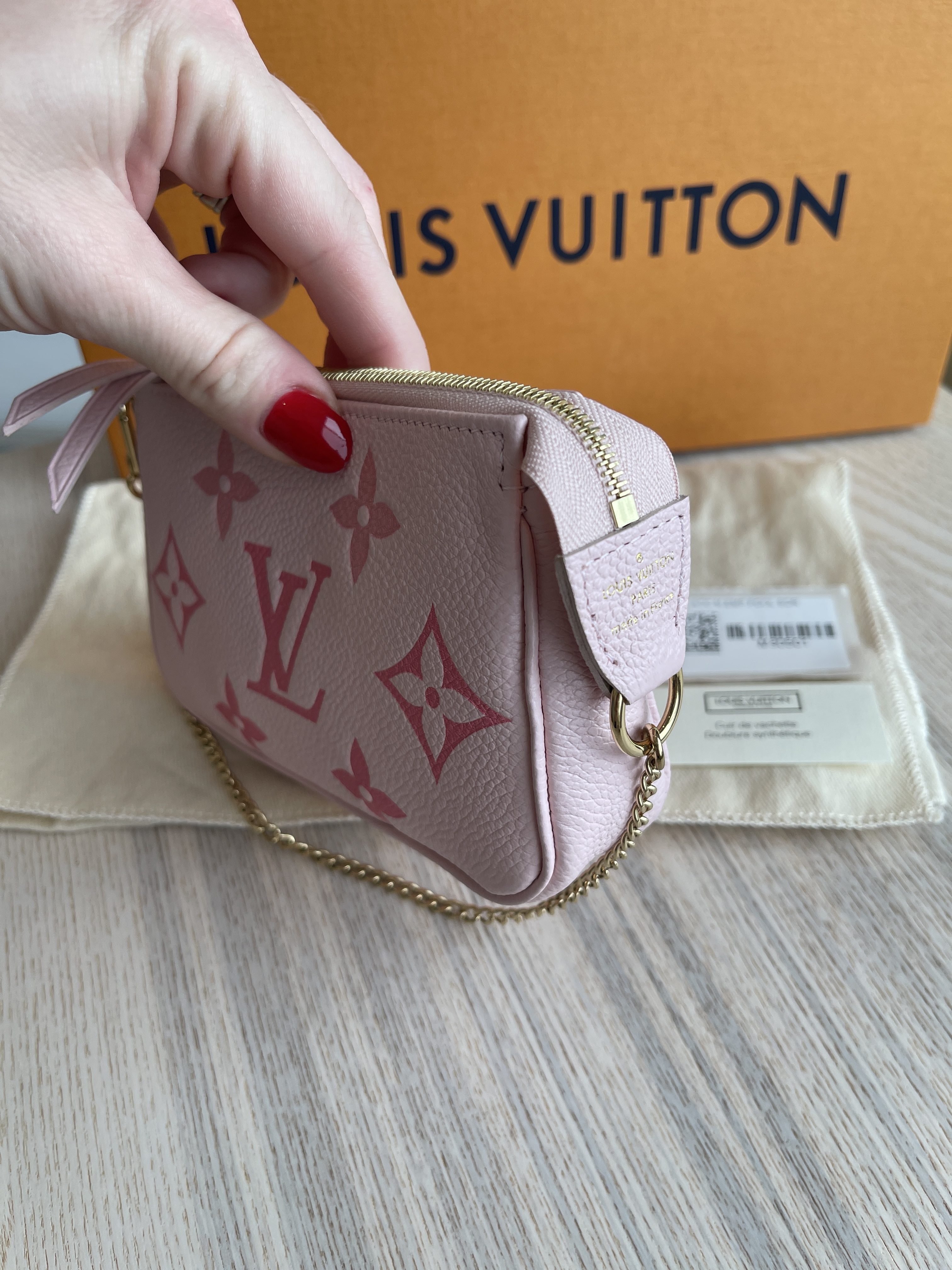 Louis Vuitton Félicie mini pochette bag in pink monogram patent