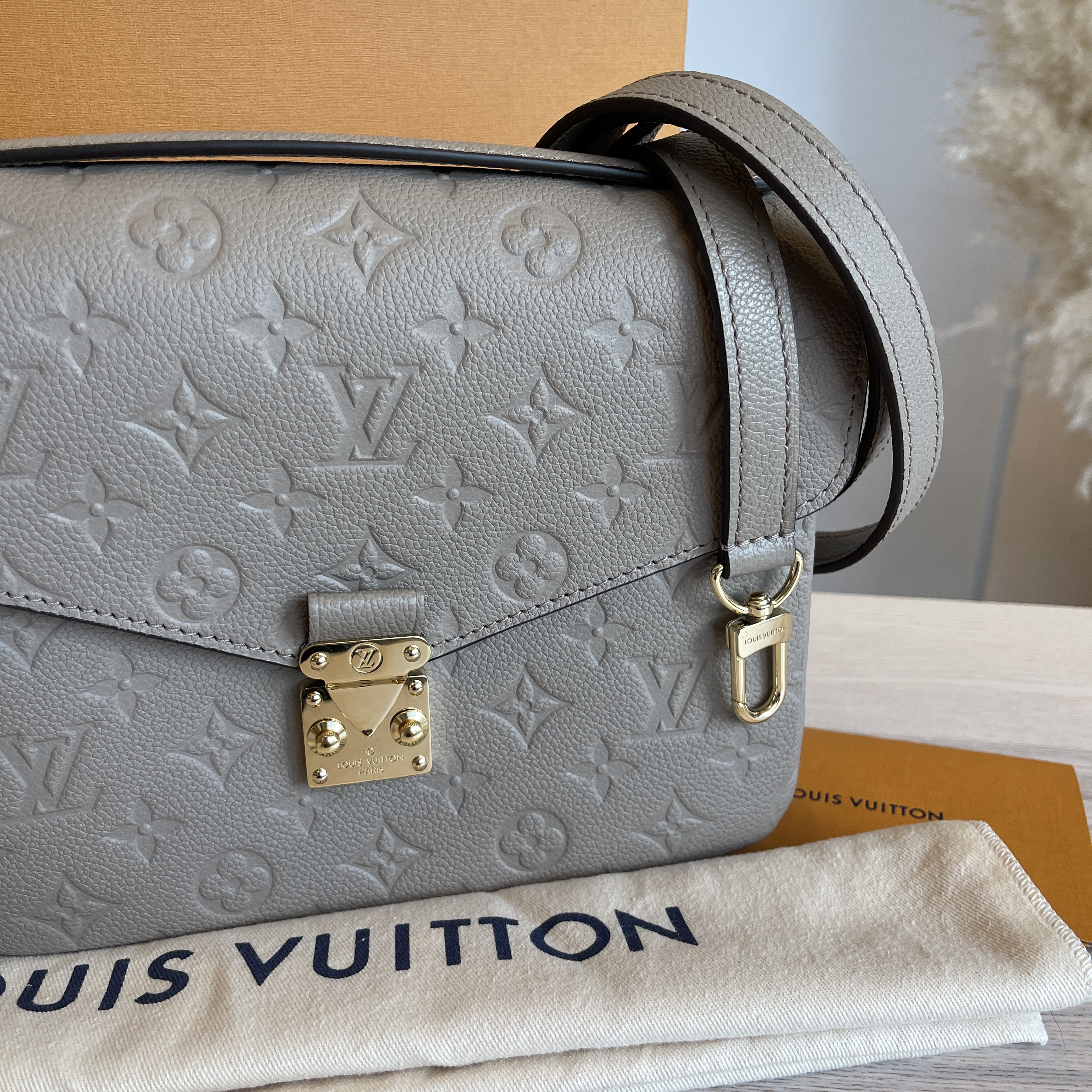 Louis Vuitton Pochette Metis Empreinte Turtledove - LVLENKA Luxury