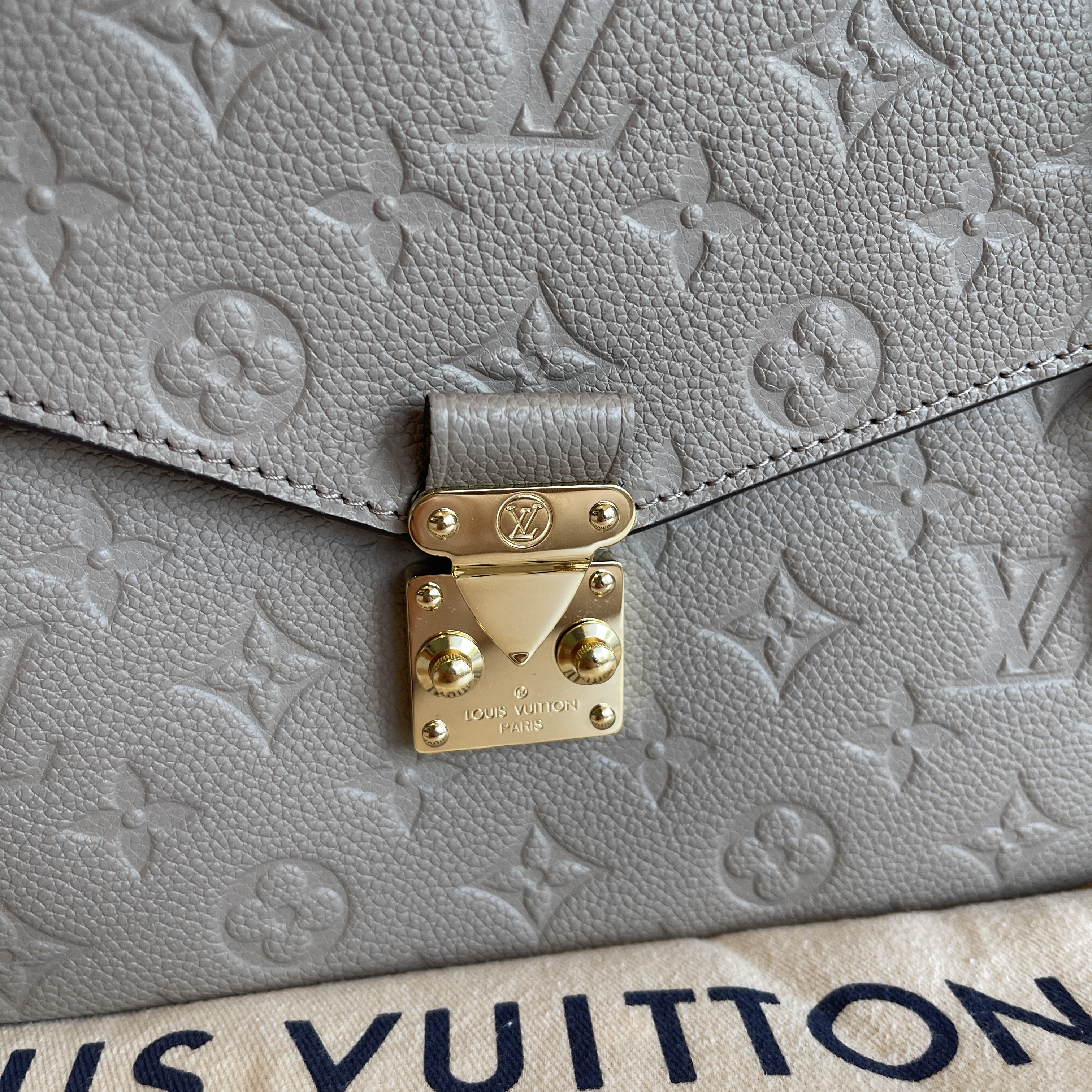 Louis Vuitton Empreinte Pochette Metis in Turtledove – The Sequel Sale