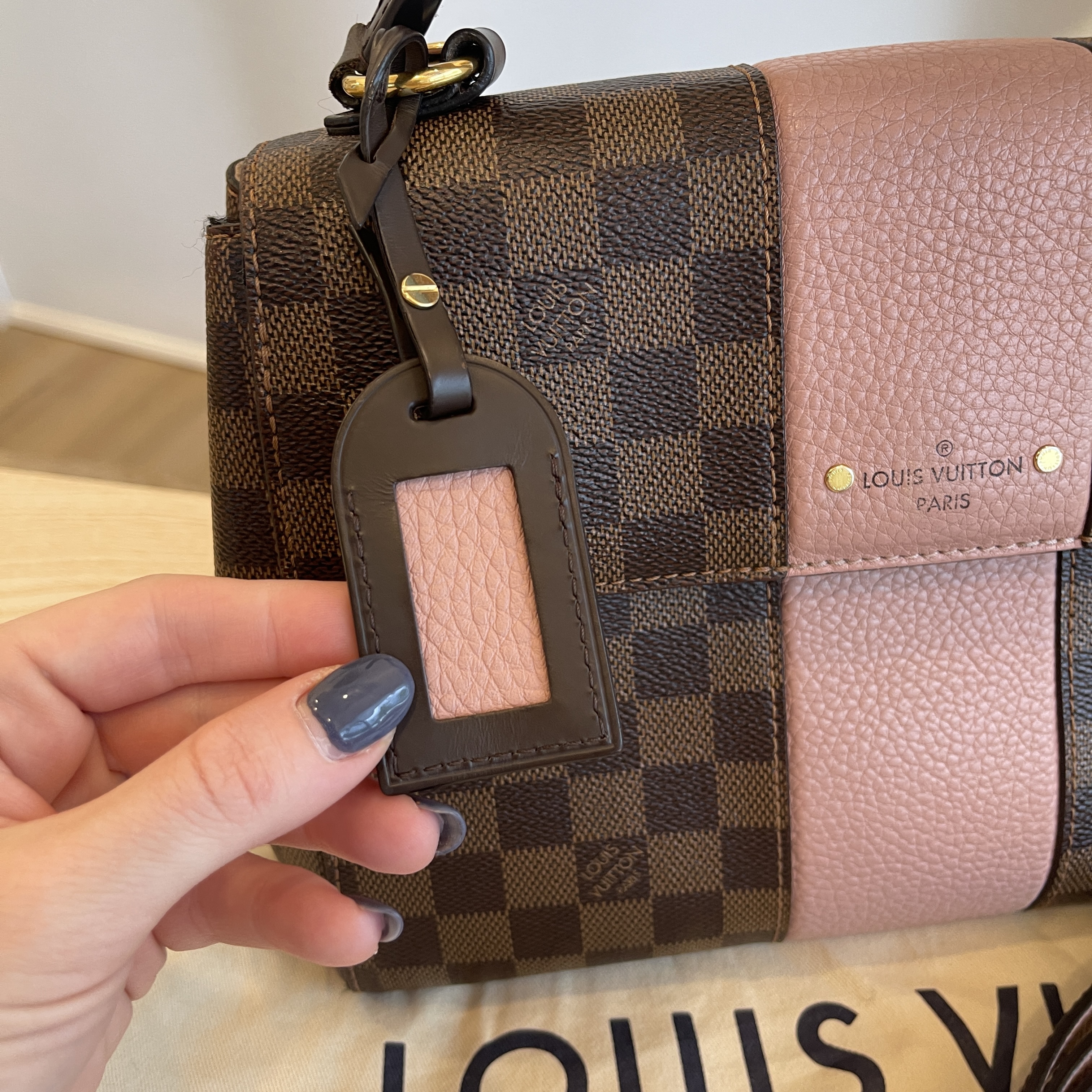 What's in my LV bag? Louis Vuitton Bond Street BB review and what fits  inside! 