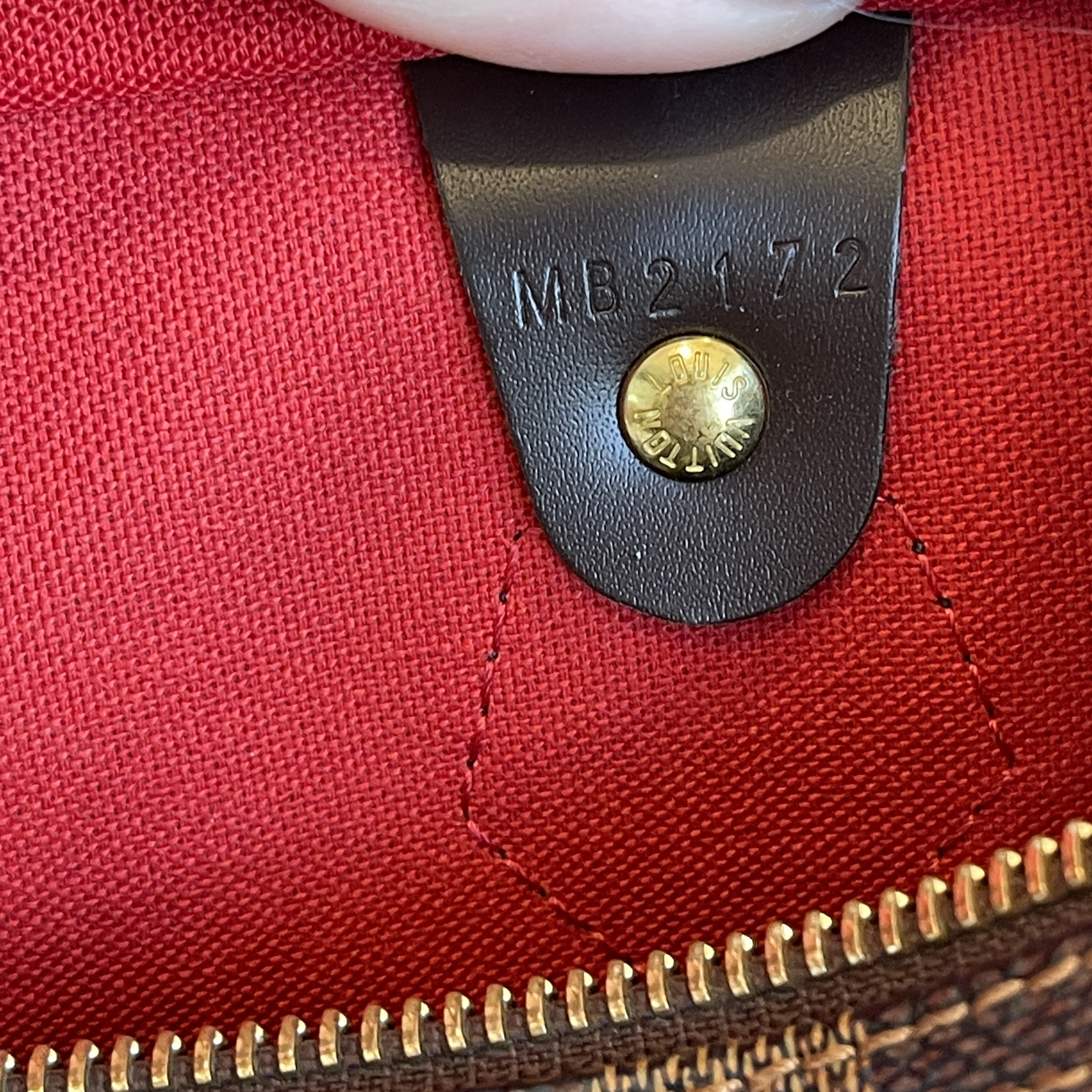 Your perfect everyday bag 👜 The Louis Vuitton Damier Ebene Speedy