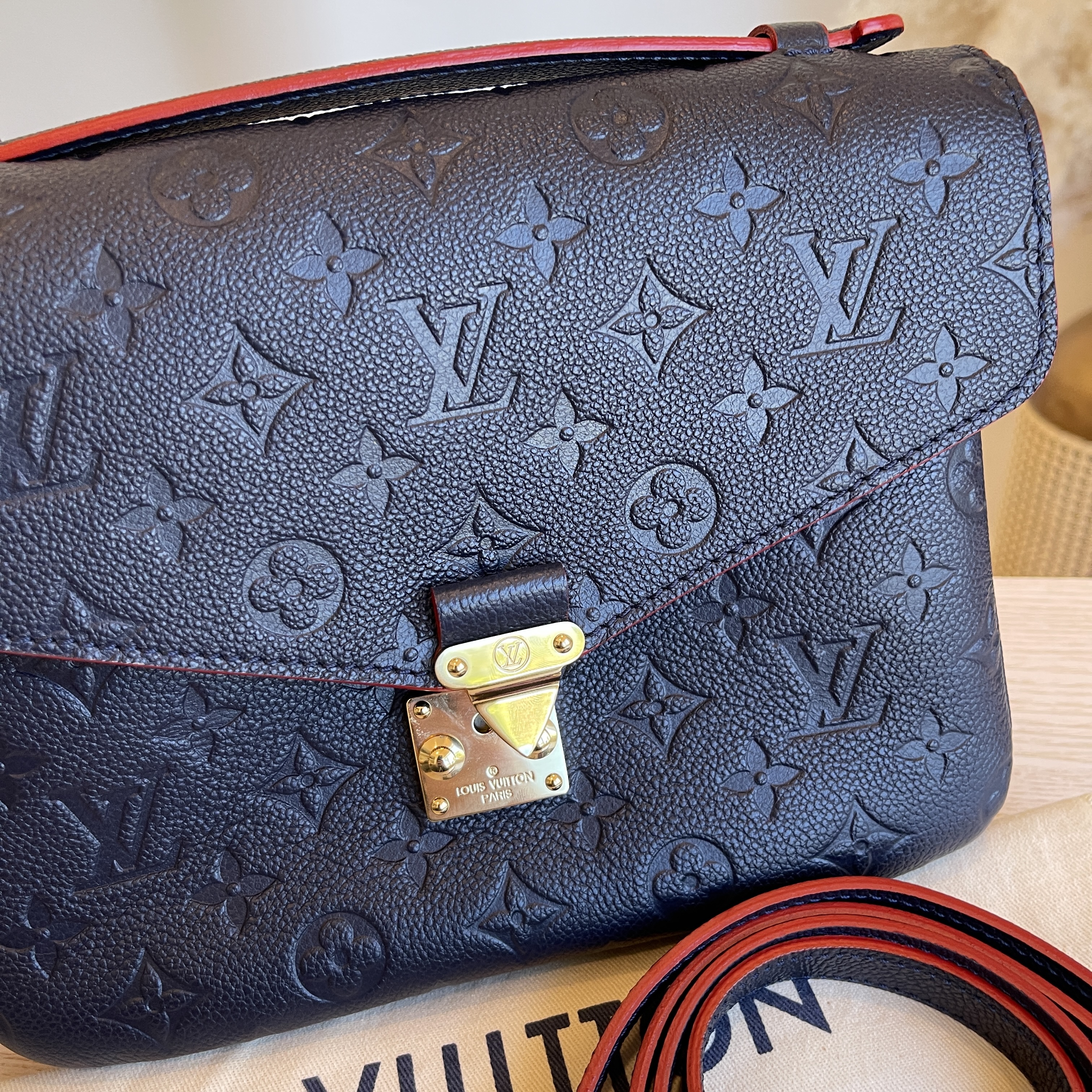 Louis Vuitton Marine Rouge Pochette Metis Bag – The Closet