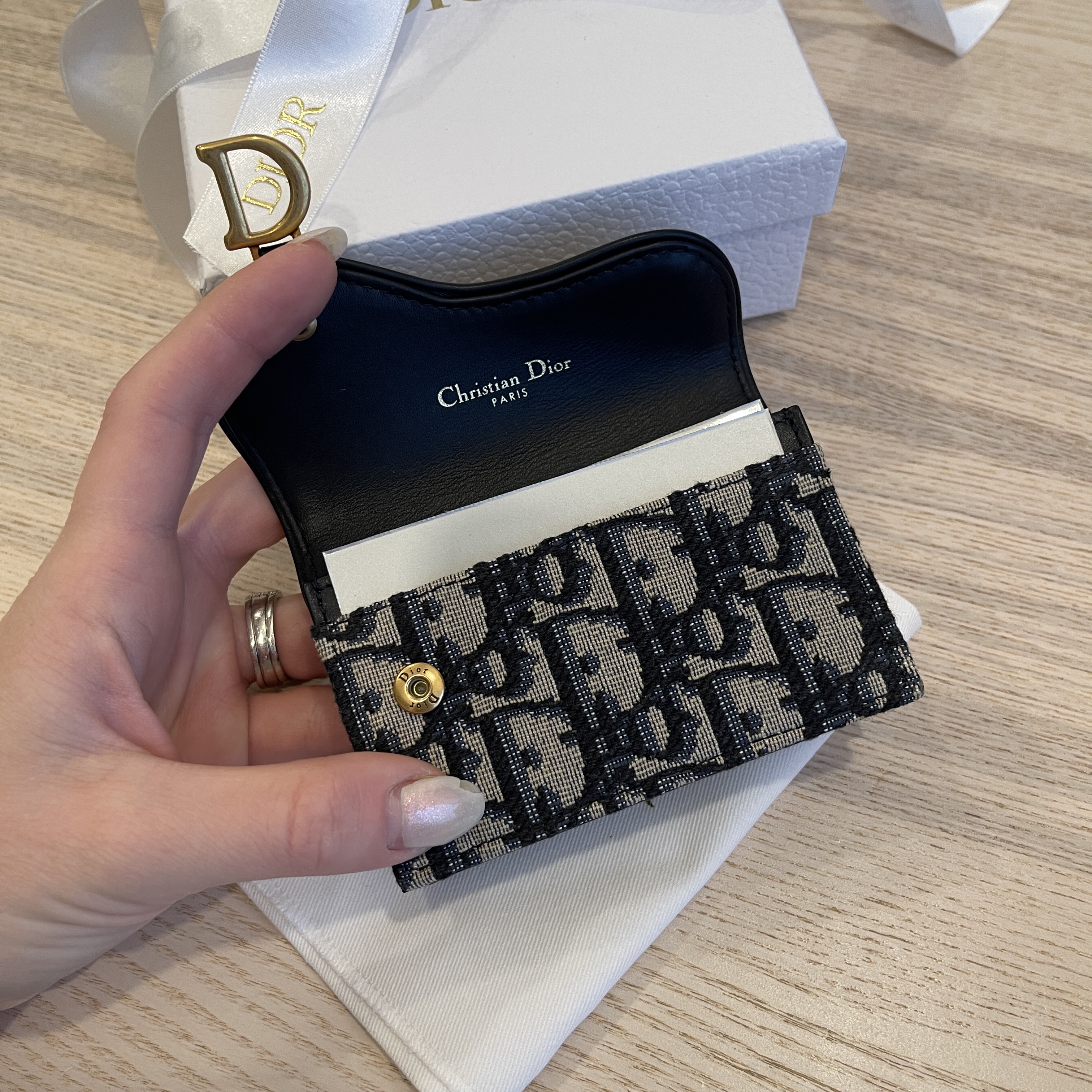 Christian Dior Saddle Flap Card Holder Blue Dior Oblique Jacquard – Coco  Approved Studio