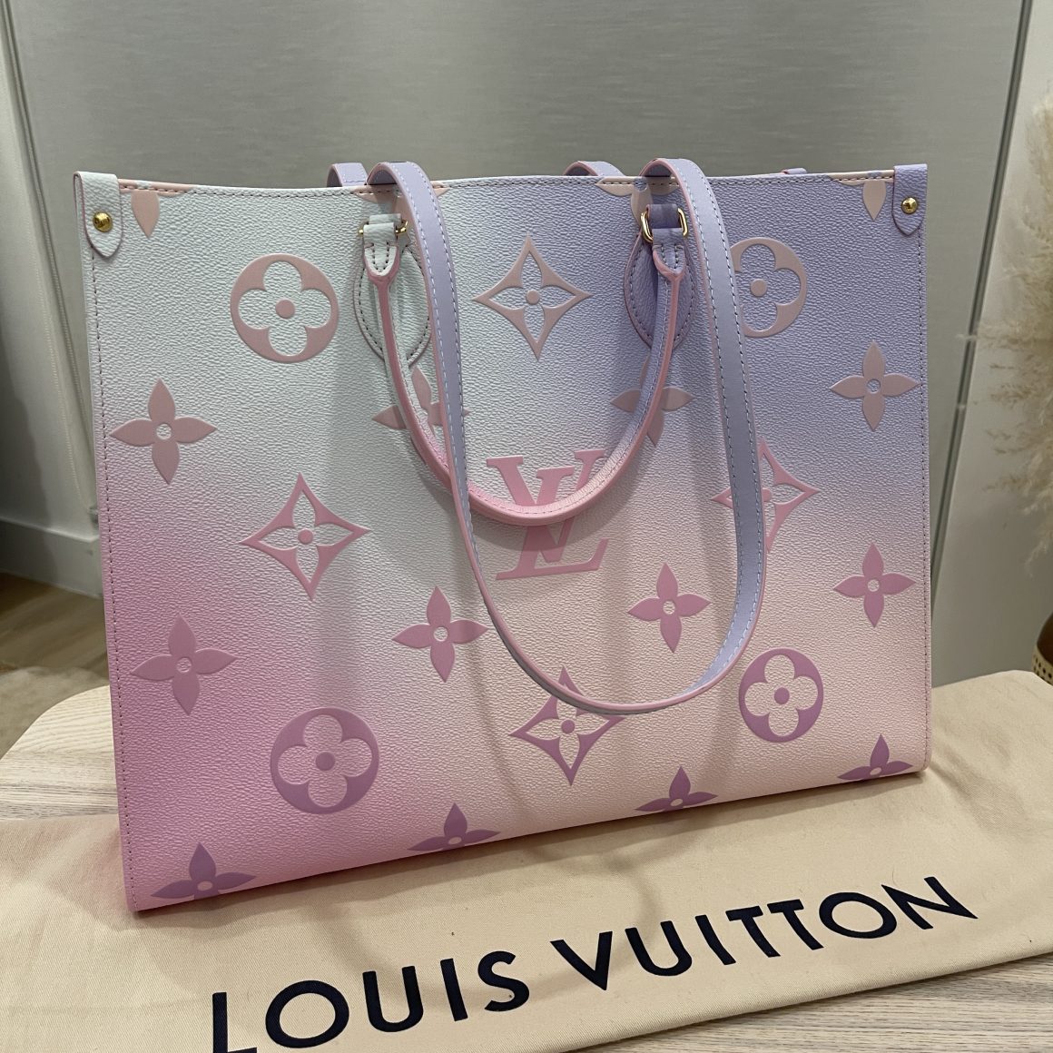 Louis Vuitton 2022 Spring In The City Monogram Sunrise OnTheGo PM - Pink -  LOU687995