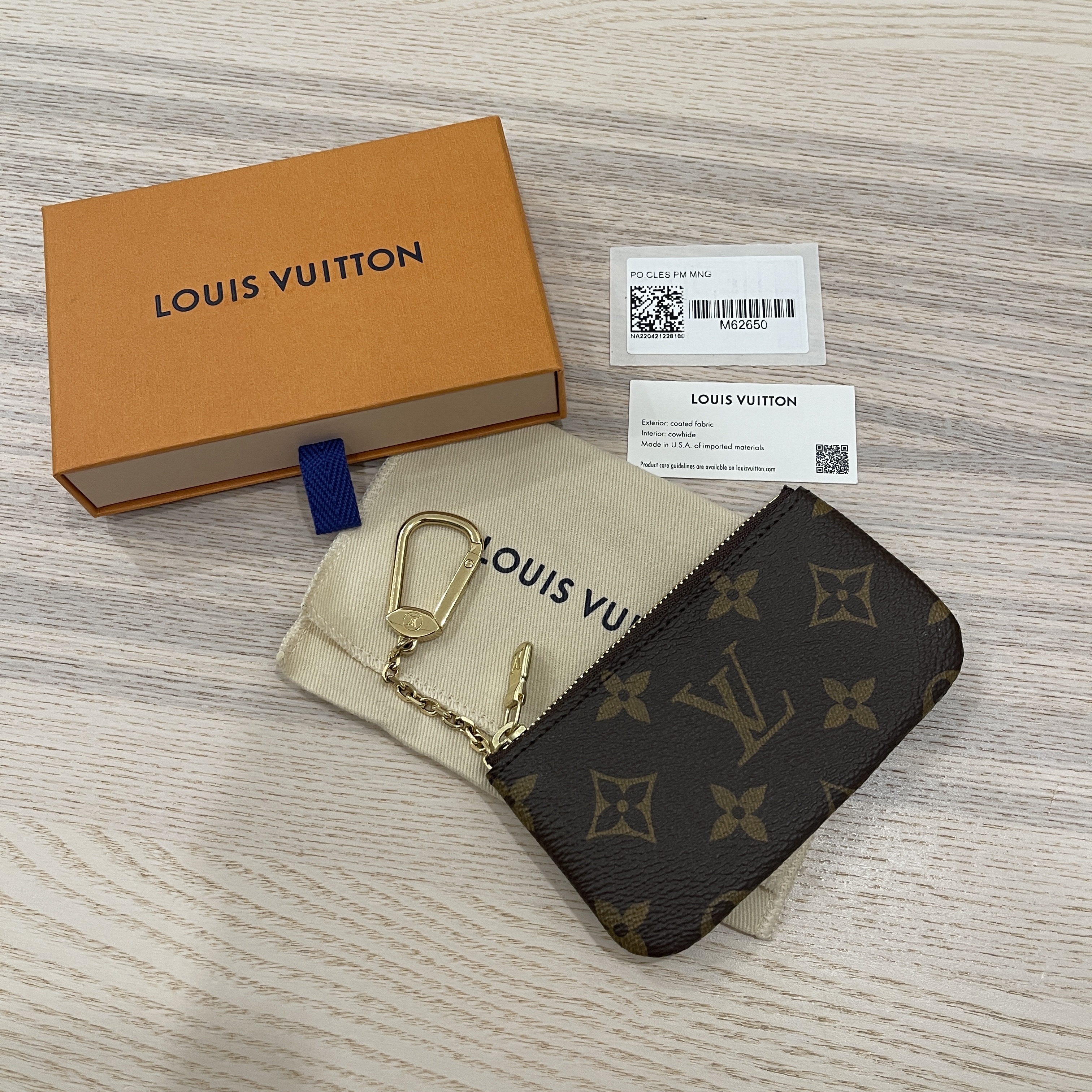 100% authenticity Guaranteed - Louis Vuitton Monogram Vernis 4 Key Cles