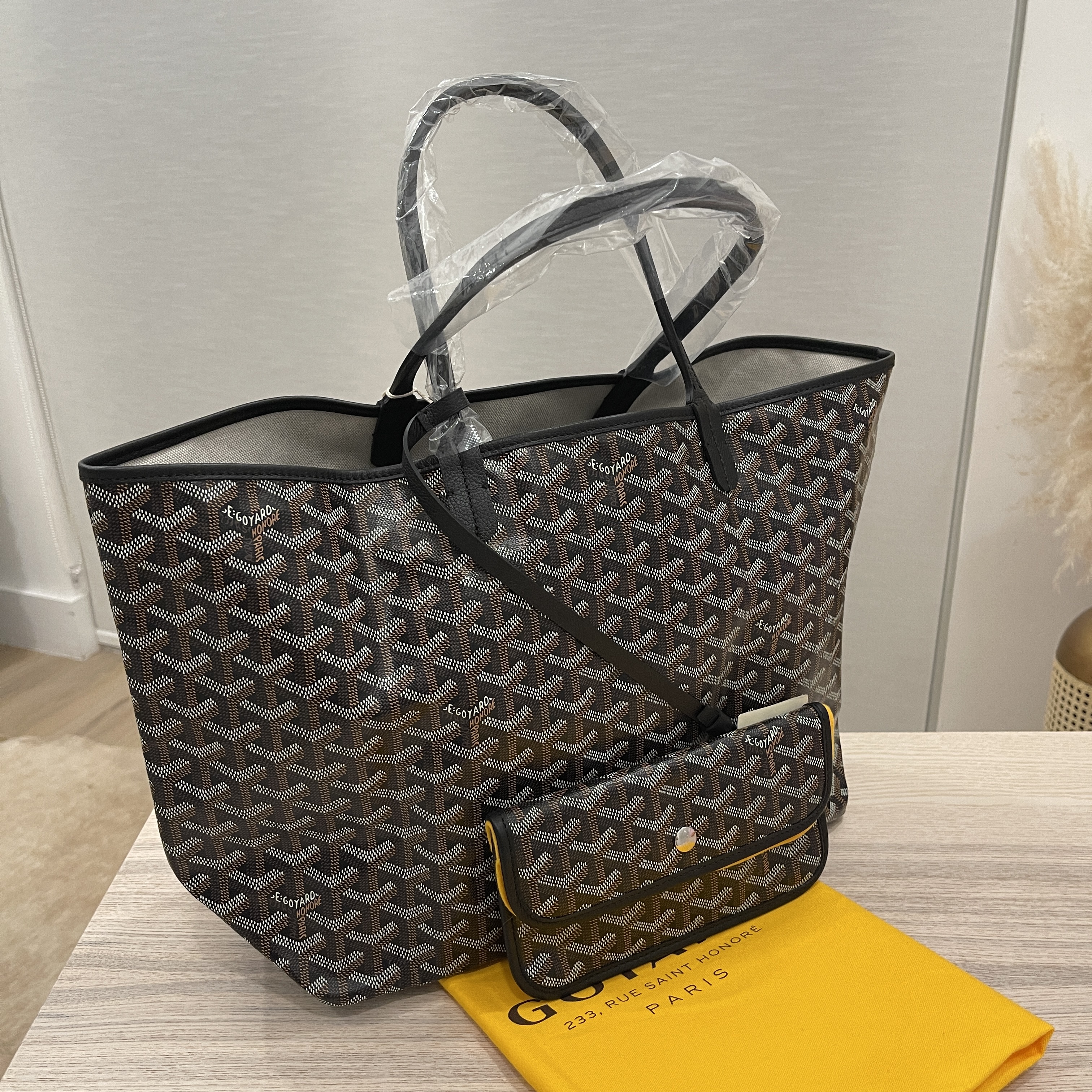 Brand New 100% Authentic Goyard St. Louis PM Tote Black with Pouch