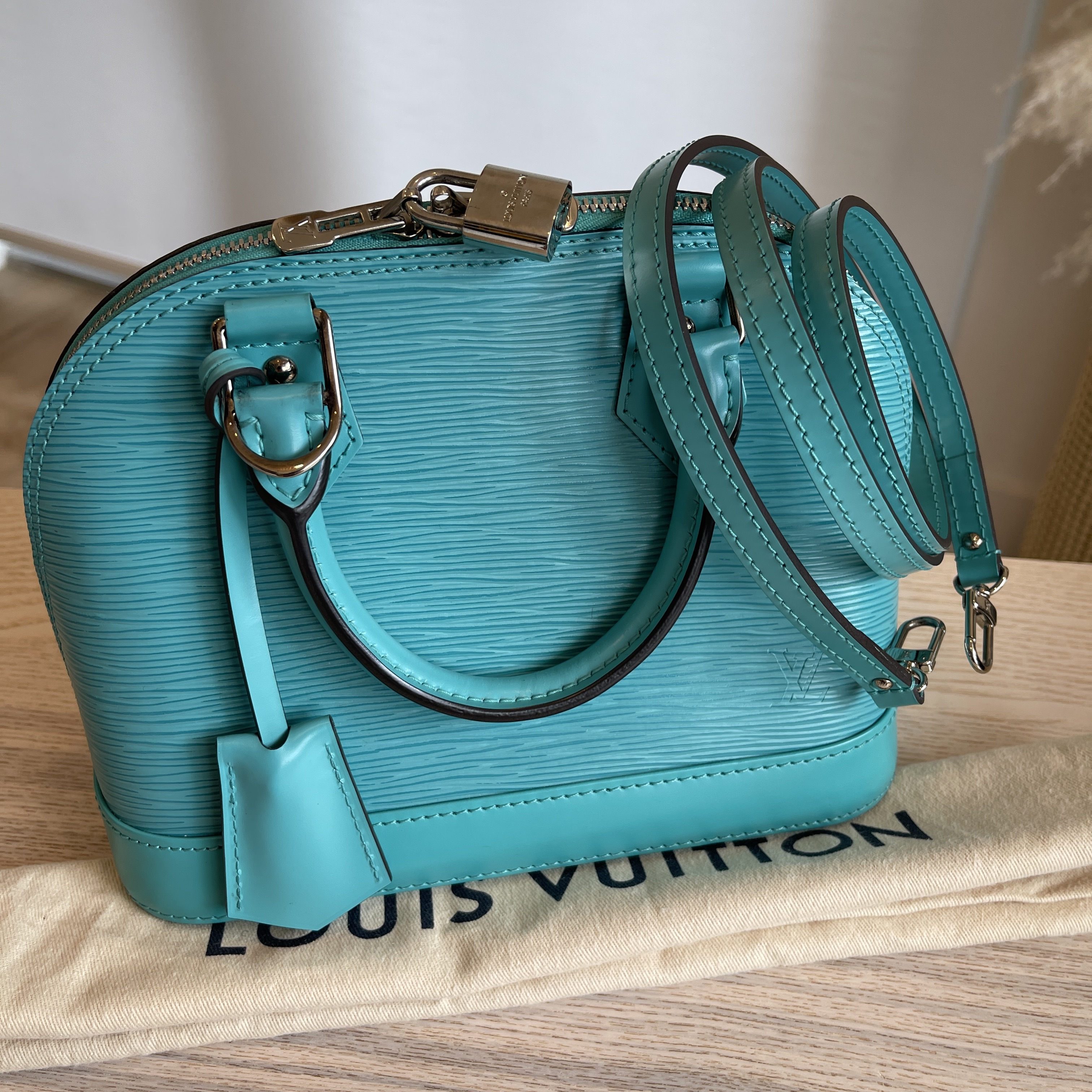 Louis Vuitton Limited Turquoise Epi Leather Alma BB 2LK919A