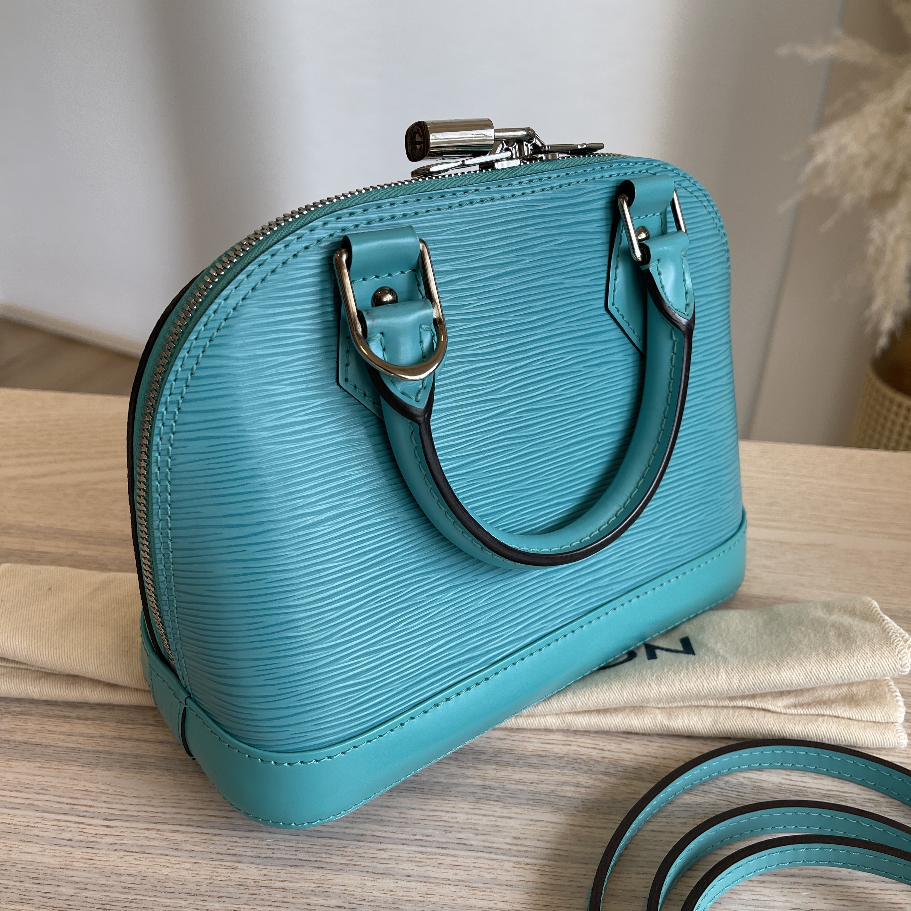 Louis Vuitton Limited Turquoise Epi Leather Alma BB 2LK919A – Bagriculture