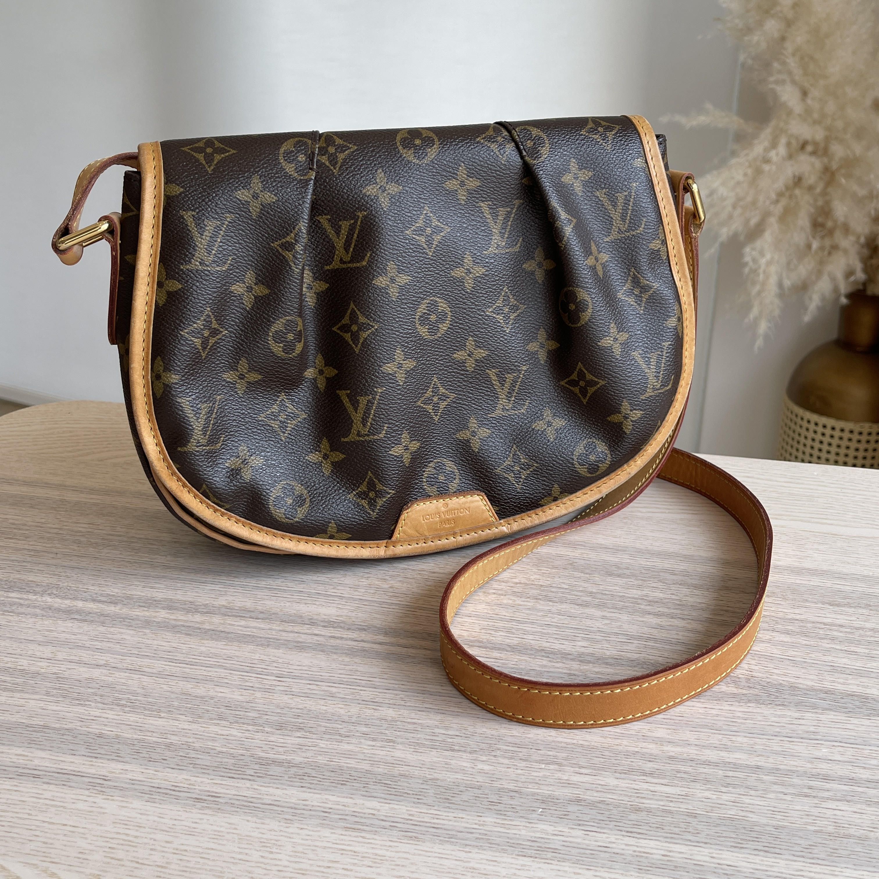 Menilmontant PM, Used & Preloved Louis Vuitton Shoulder Bag