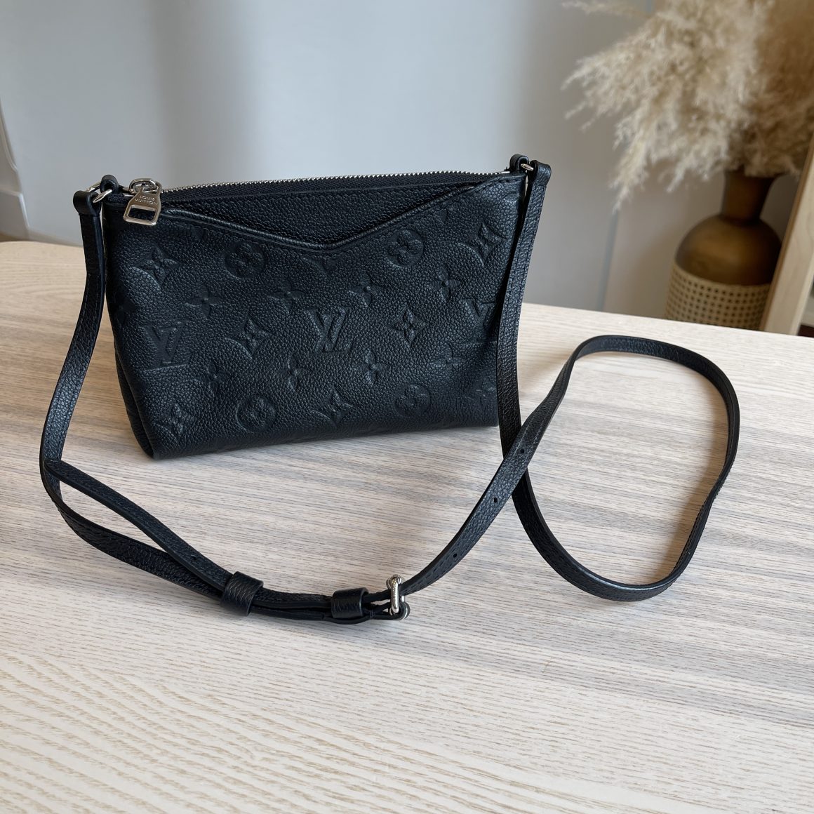 Video(1650256338665789), LOUIS VUITTON Black Monogram Empreinte Leather  Pallas Pochette Crossbody Bag Everyone loves an easy to carry, pouch bag,  and the Louis Vuitton Pallas, By GabyLuxxy