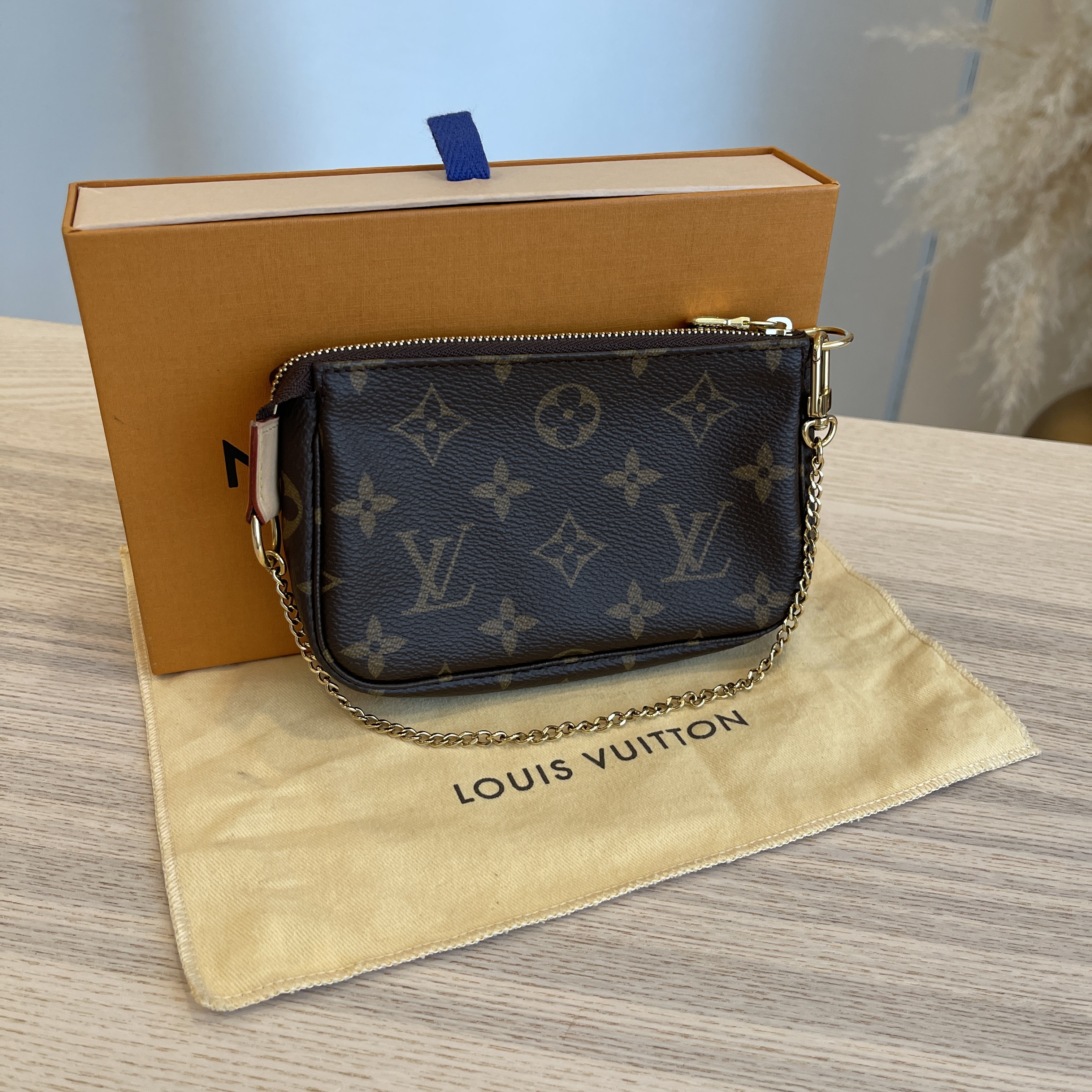 Louis Vuitton, Other, Louis Vuitton Mini Box And Dust Bag