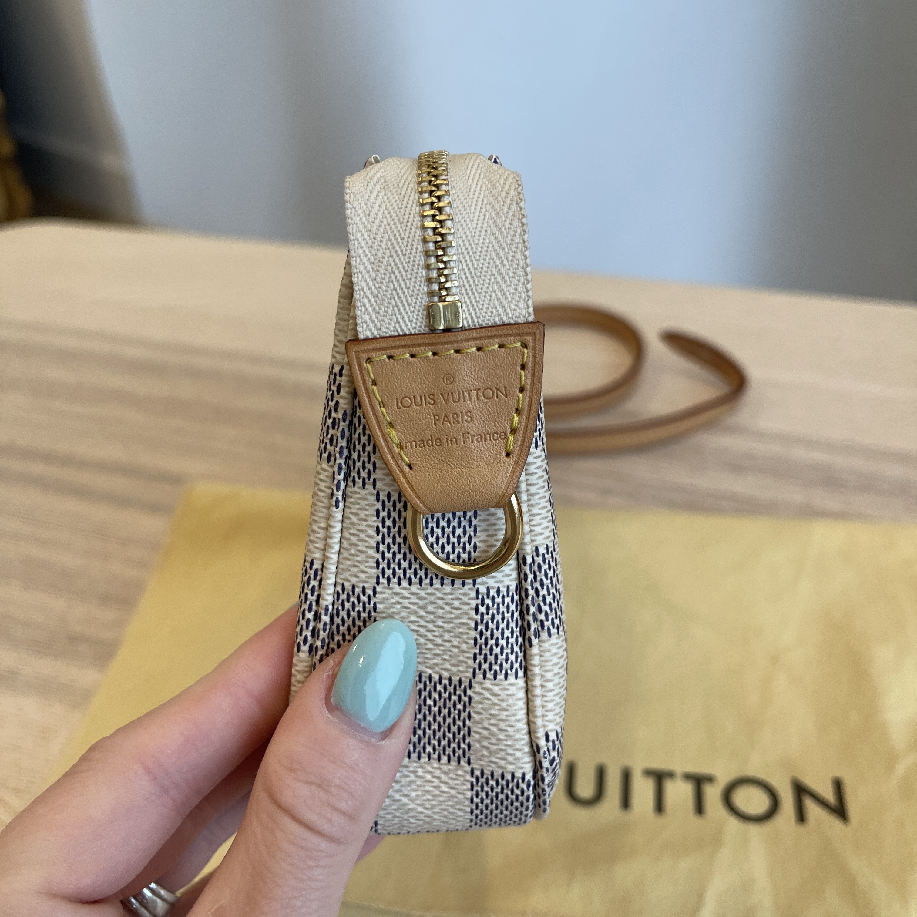 Louis Vuitton Damier Azur Pochette Bag - AWL1710 – LuxuryPromise