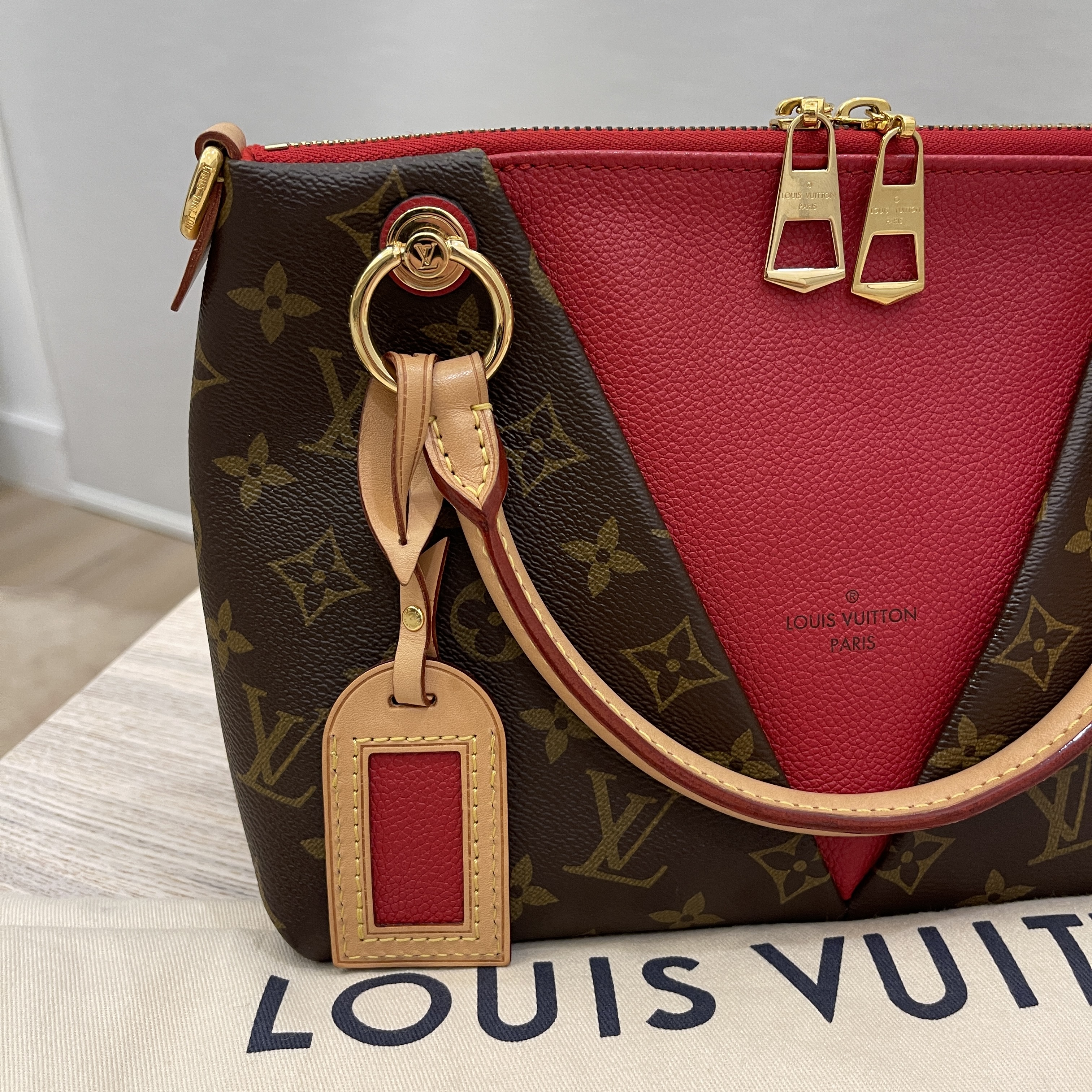 Louis Vuitton 2019 Monogram V Tote BB - Brown Satchels, Handbags -  LOU342066