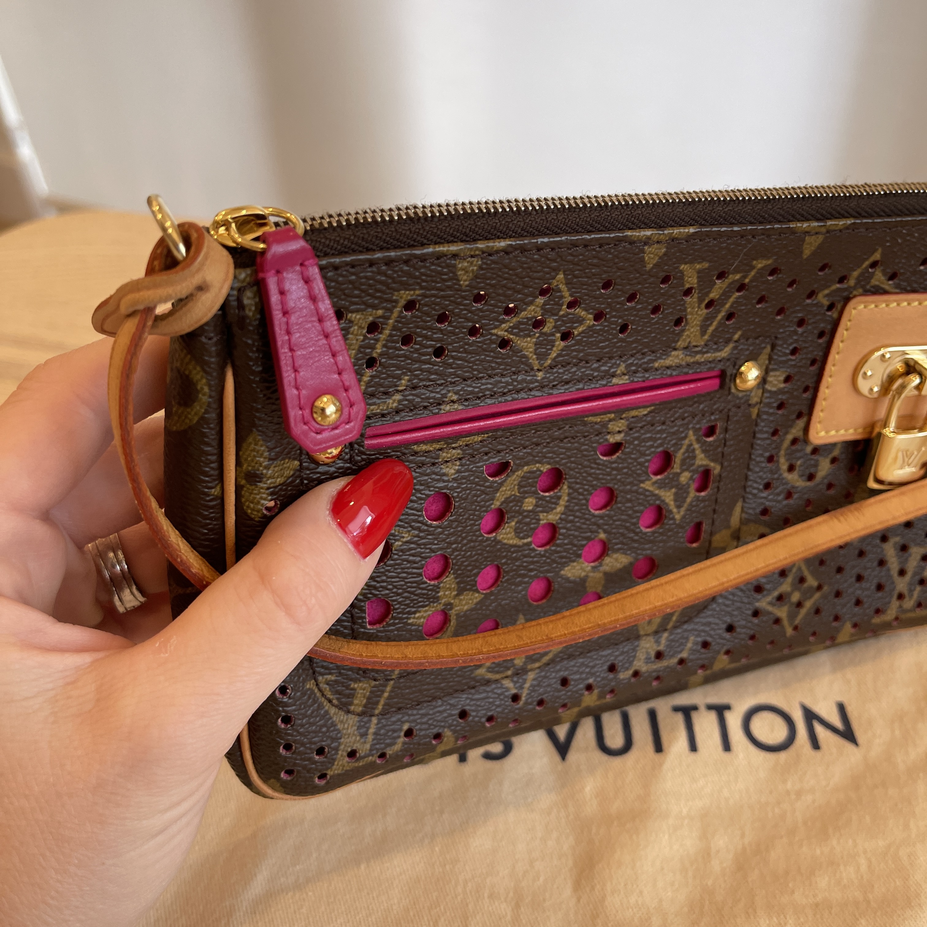 perforated pochette accessoires
