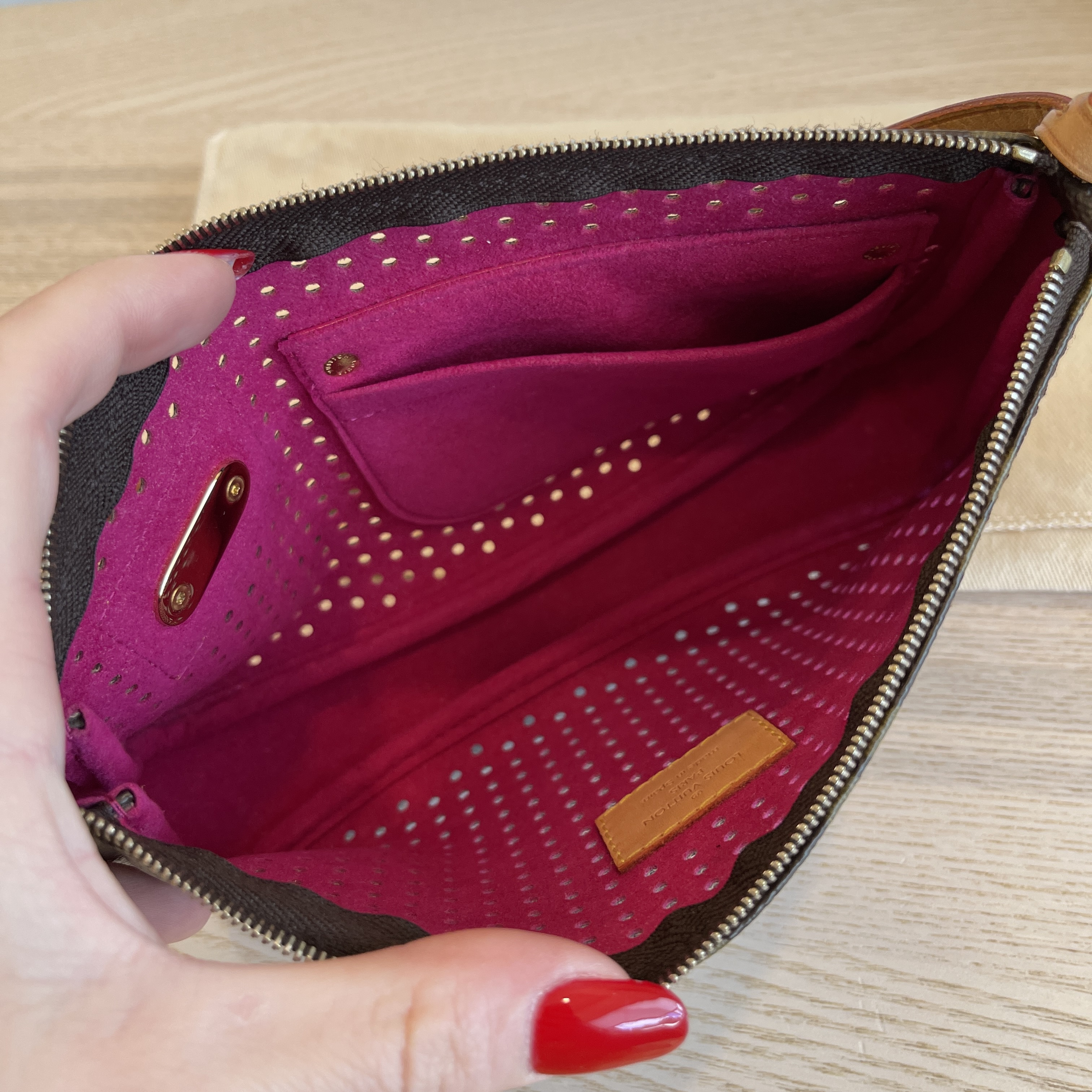 Pochette accessoire patent leather handbag Louis Vuitton Pink in Patent  leather - 25105827