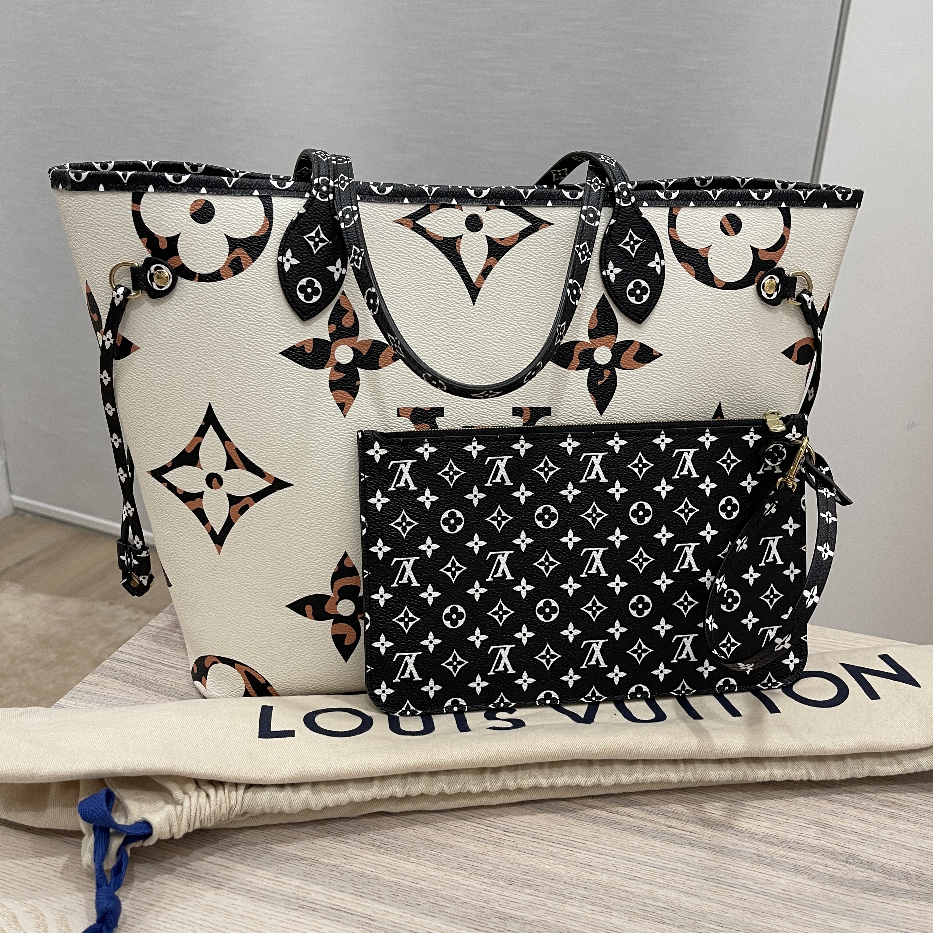 Louis Vuitton Neverfull MM Monogram Jungle Shoulder Bag