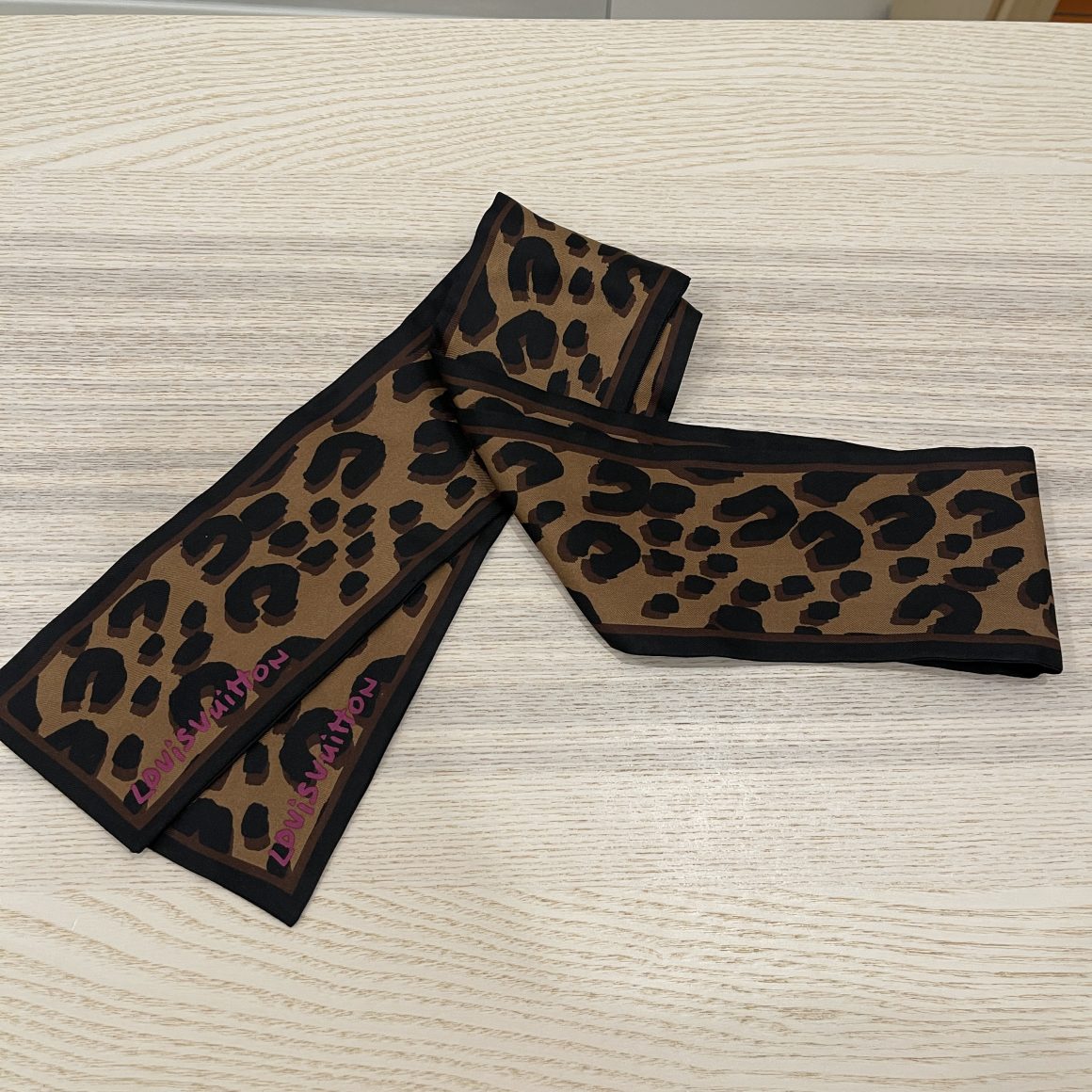 Louis Vuitton, Accessories, Louis Vuitton Fur Scarf Leopard Silk Black  Fox Stole Bandeau Vintage Lv Wtag