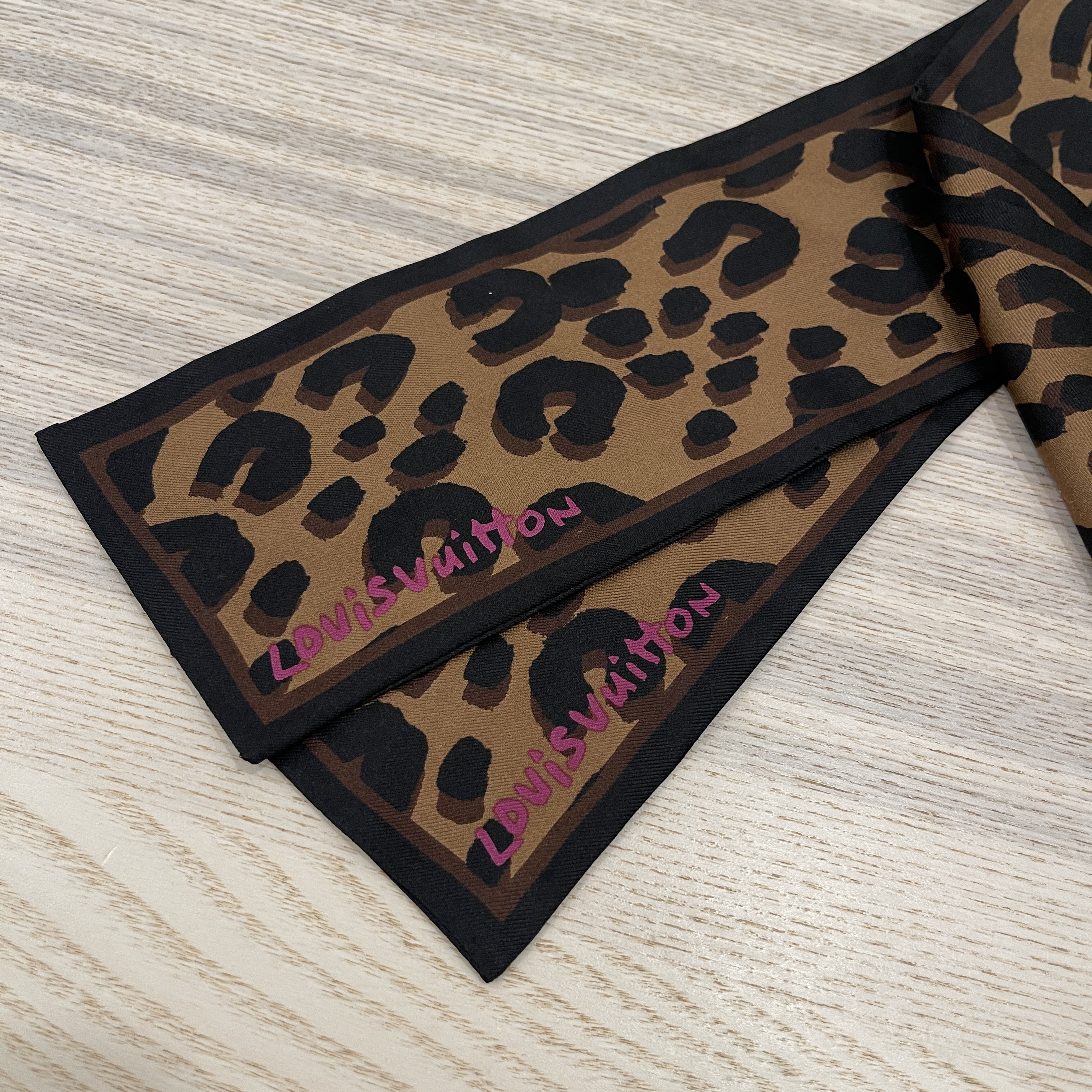 LOUIS VUITTON BB Bandeau Wild At Heart Logo Leopard Silk Scarf