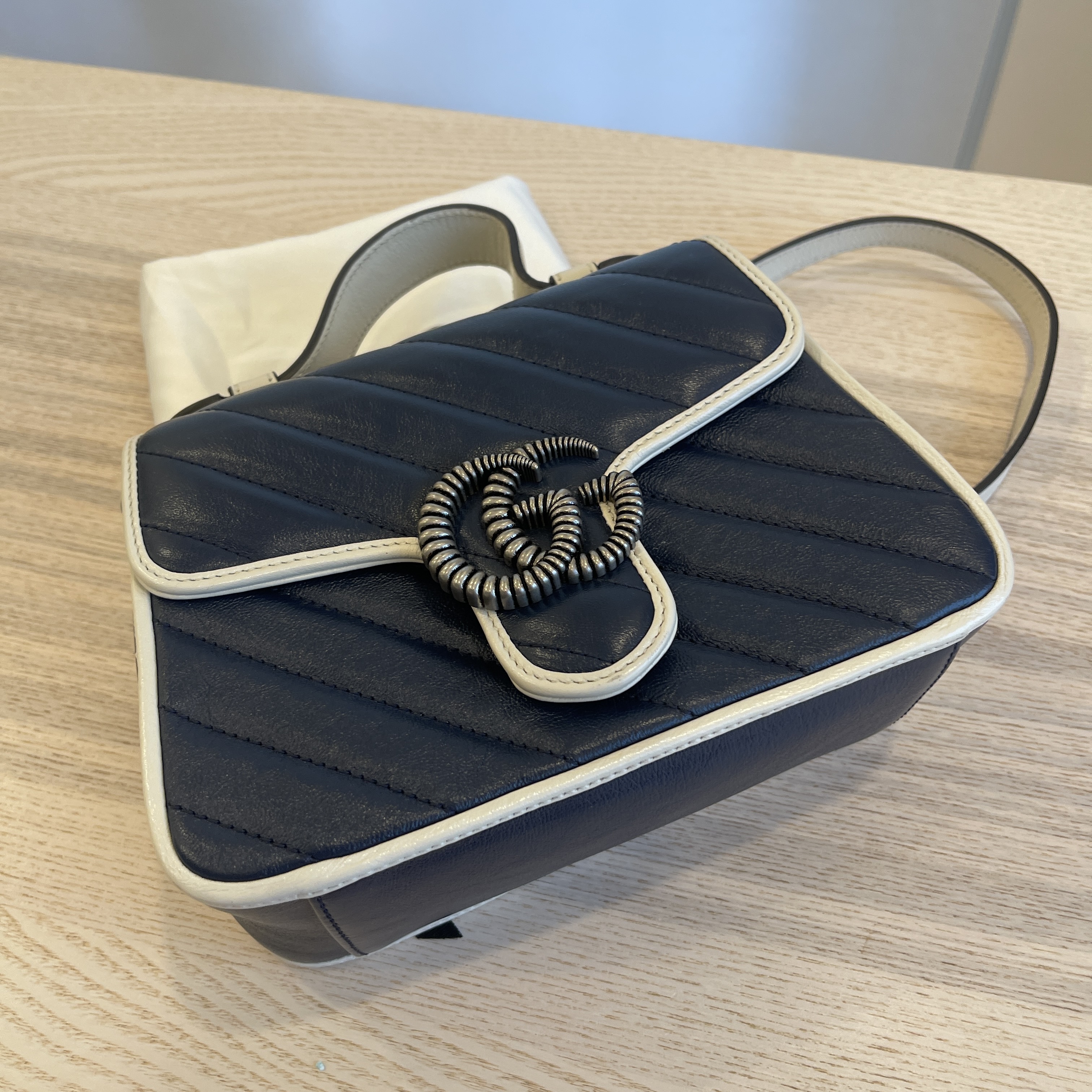 Gucci // White GG Marmont Mini Top Handle Bag – VSP Consignment