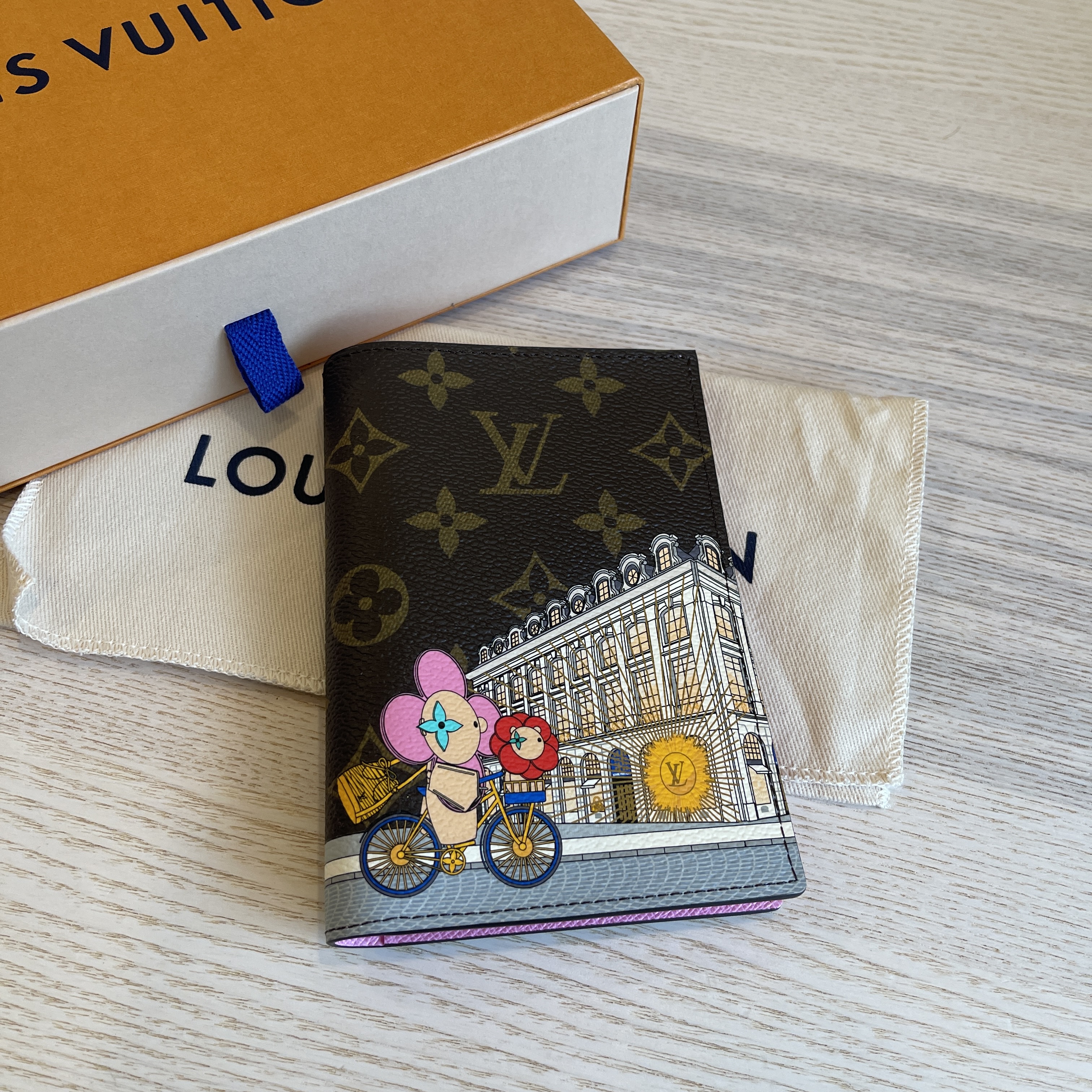 Louis Vuitton VIVIENNE HOLIDAYS 2022 NYC Monogram Passport Holder