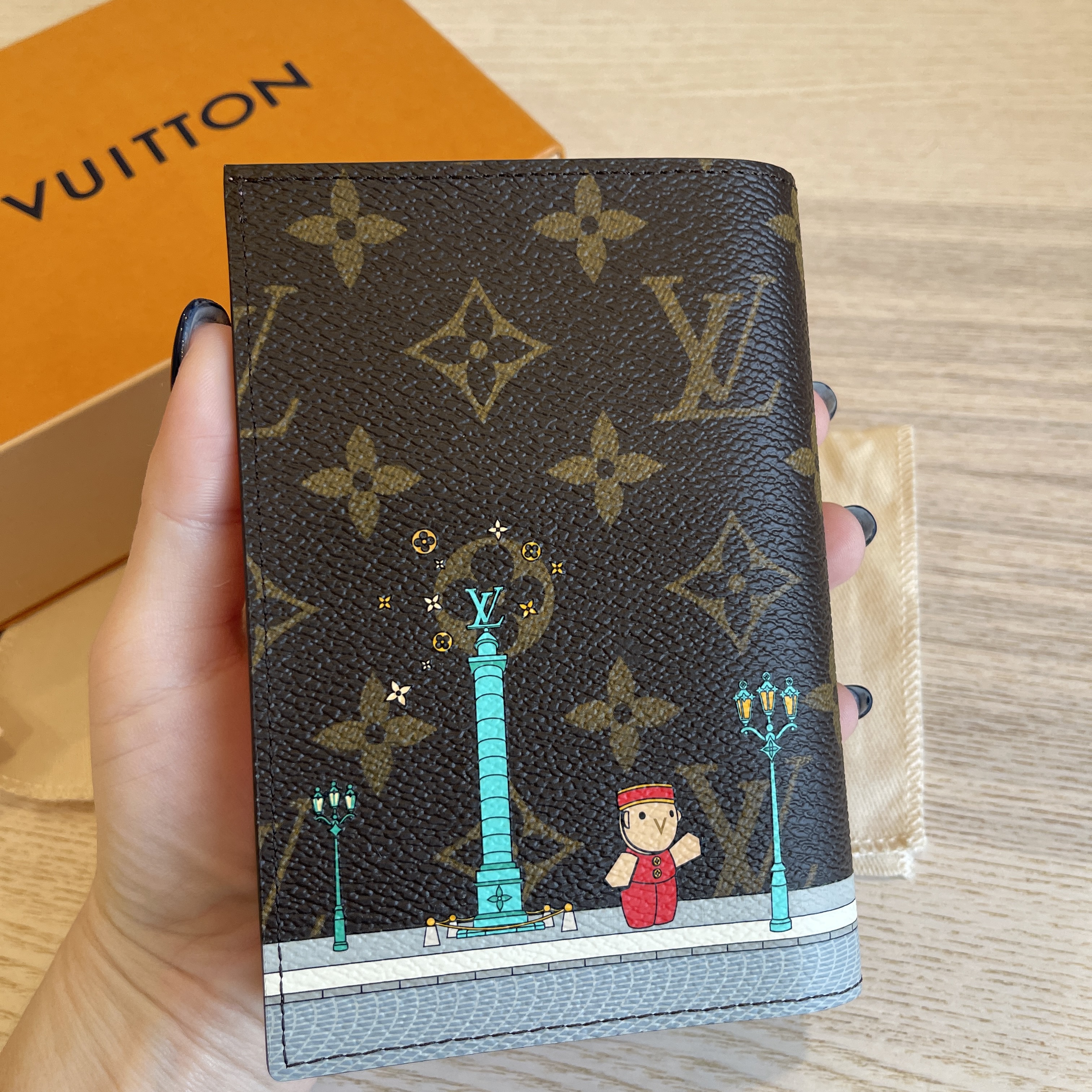 Louis Vuitton Monogram 2022 Christmas Animation Passport Cover