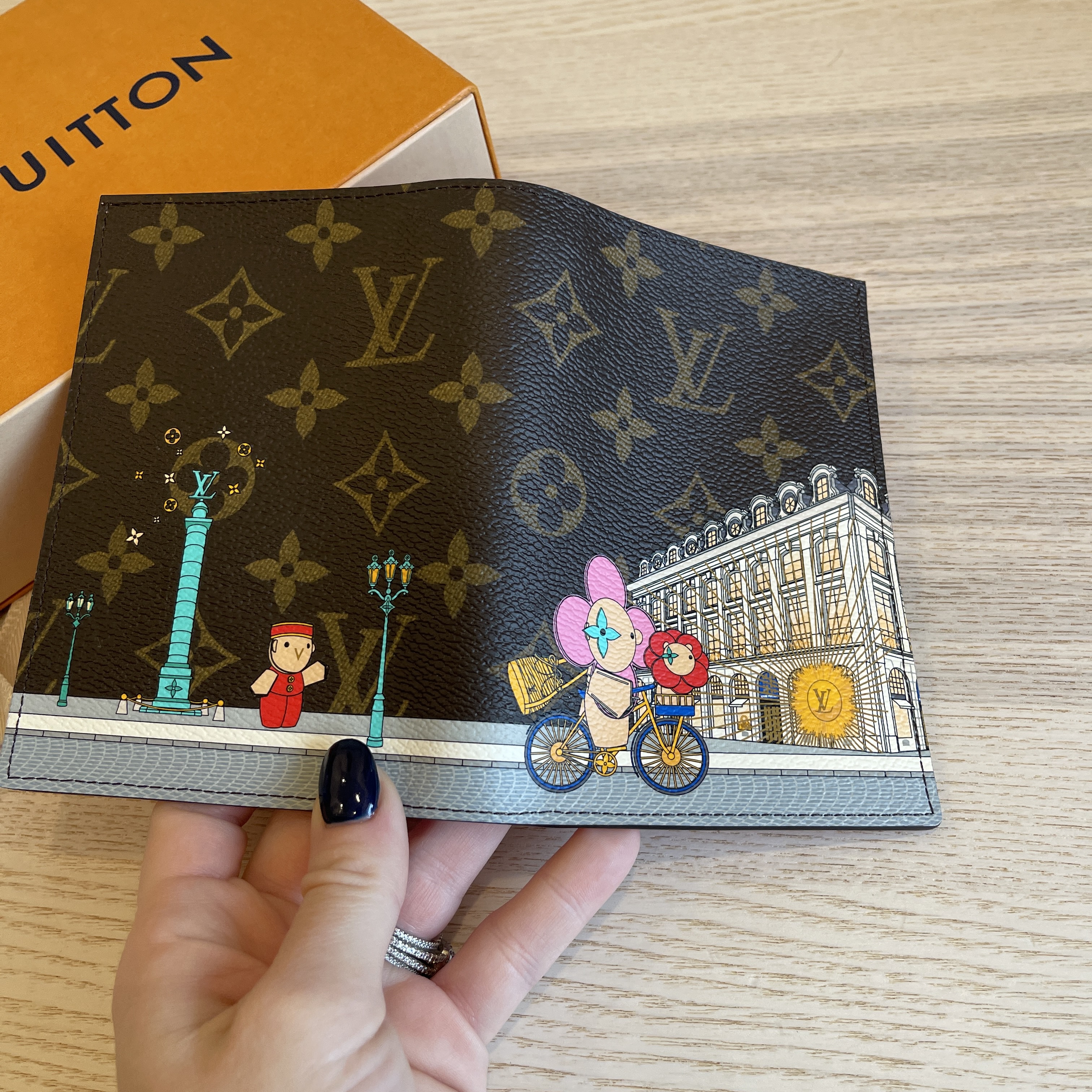LOUIS VUITTON 2022 Holiday LE Place Vendôme Passport Cover *New