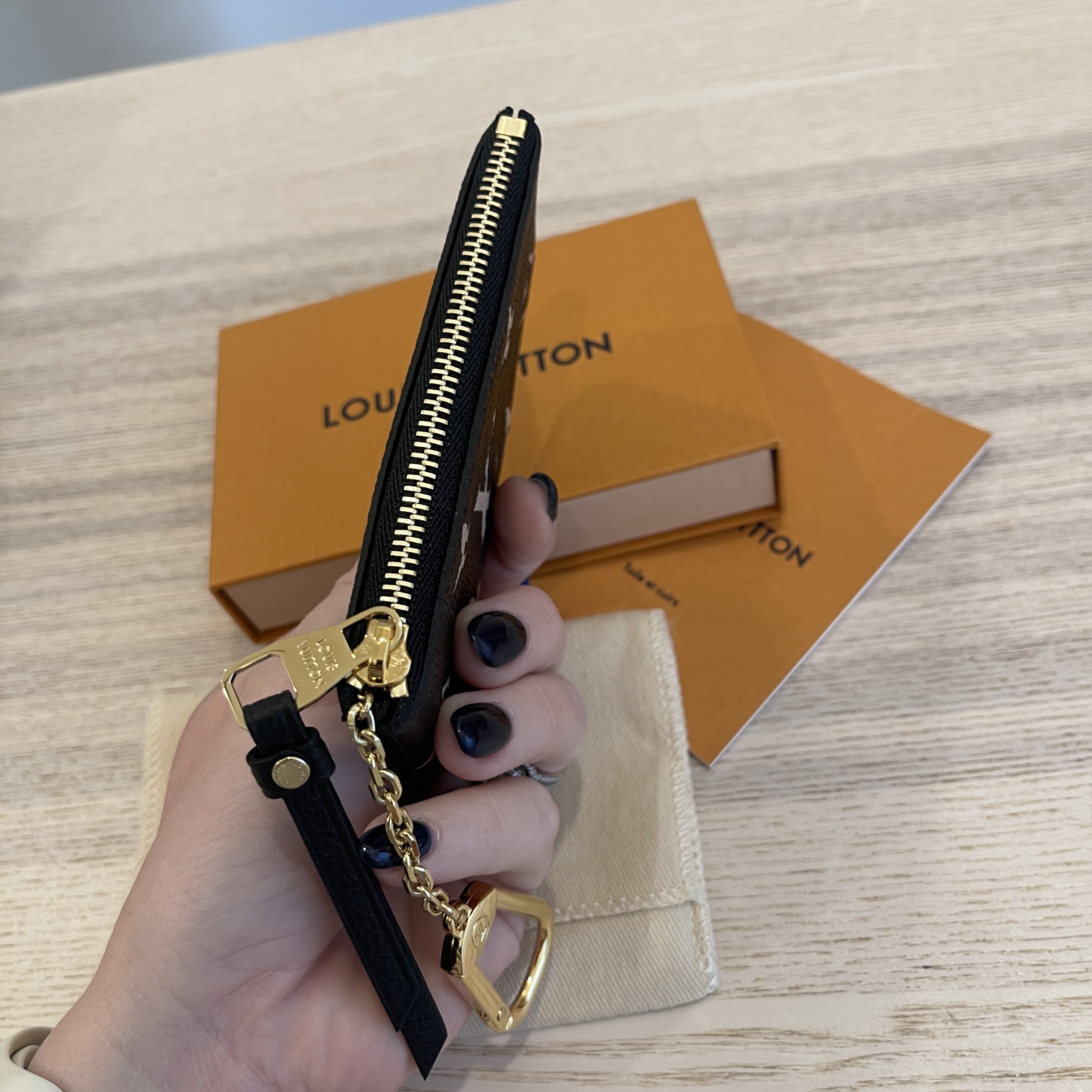 Louis Vuitton M80885 Key Pouch , Black, One Size