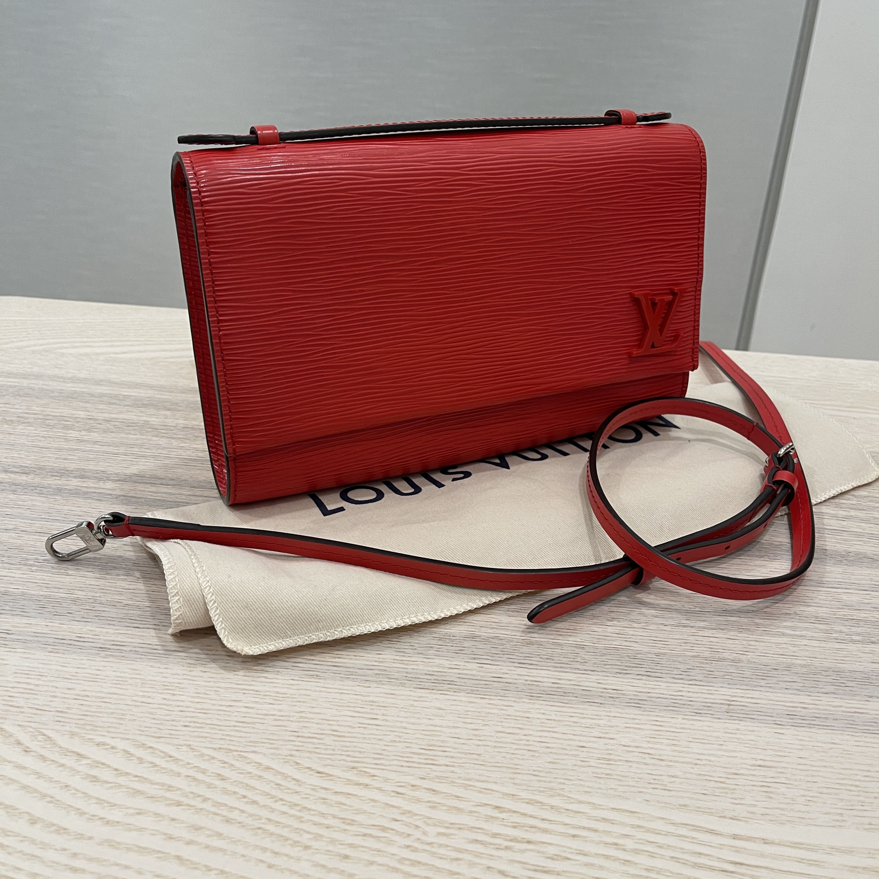 Louis Vuitton Clery Pochette in Epi Leather, in Coquelicot 