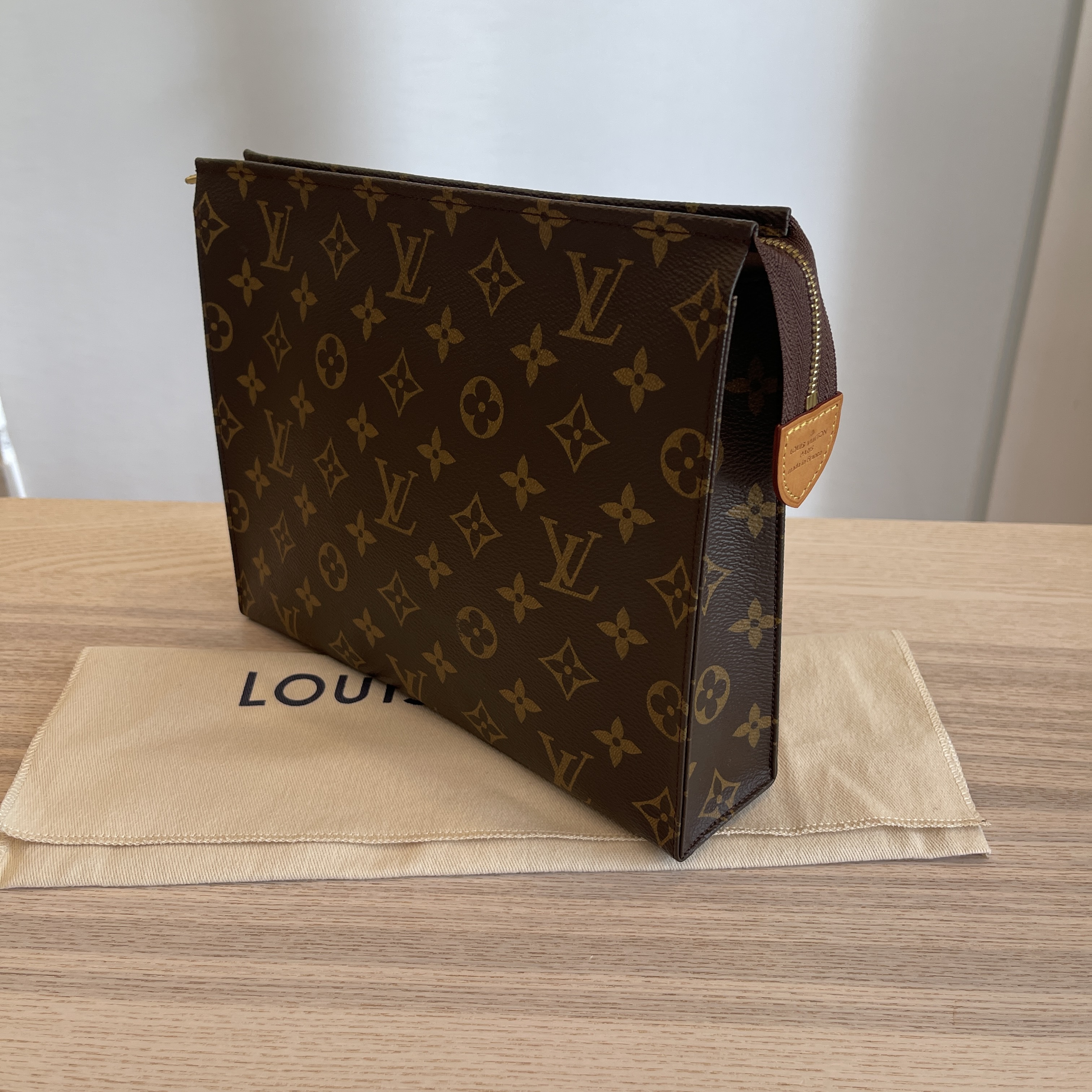 Louis Vuitton Toiletry 26 Monogram - LVLENKA Luxury Consignment
