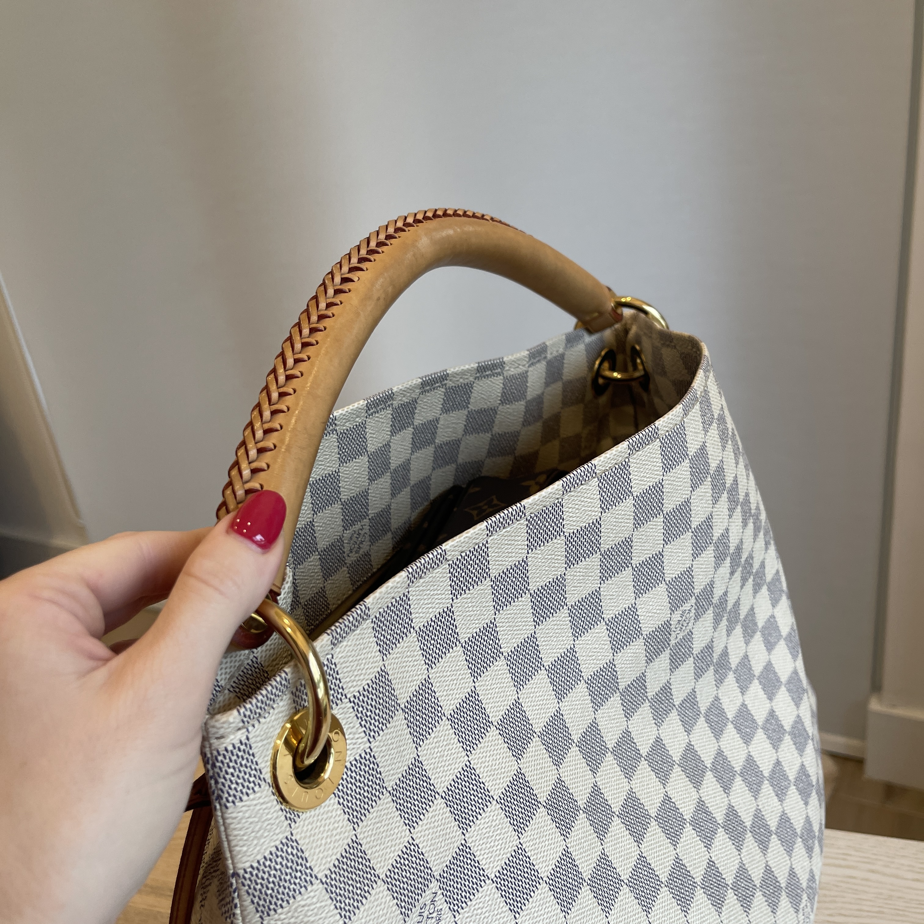 louis vuitton pre-loved damier azur artsy mm, white