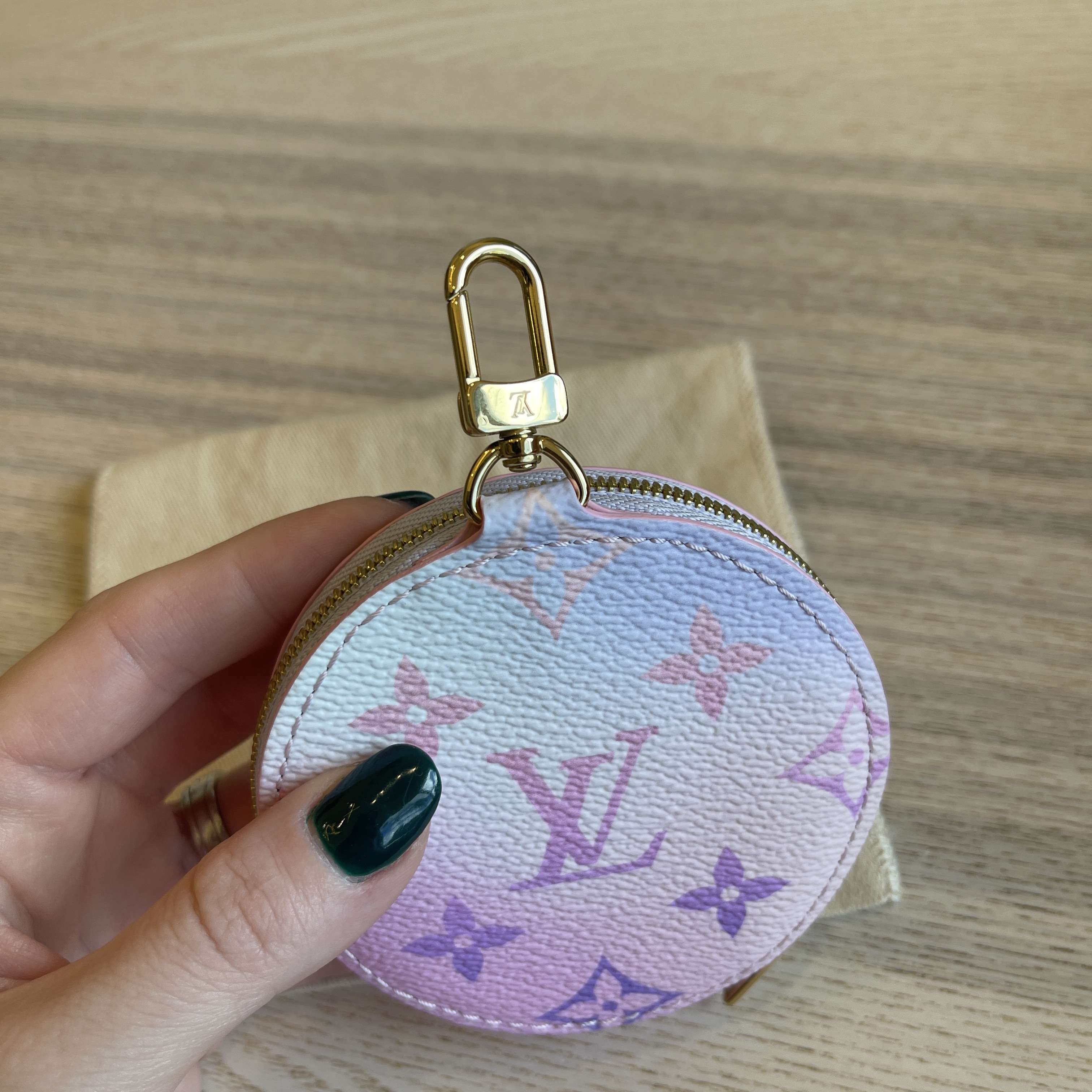 LOUIS VUITTON Monogram Round Coin Purse – EL LUXE