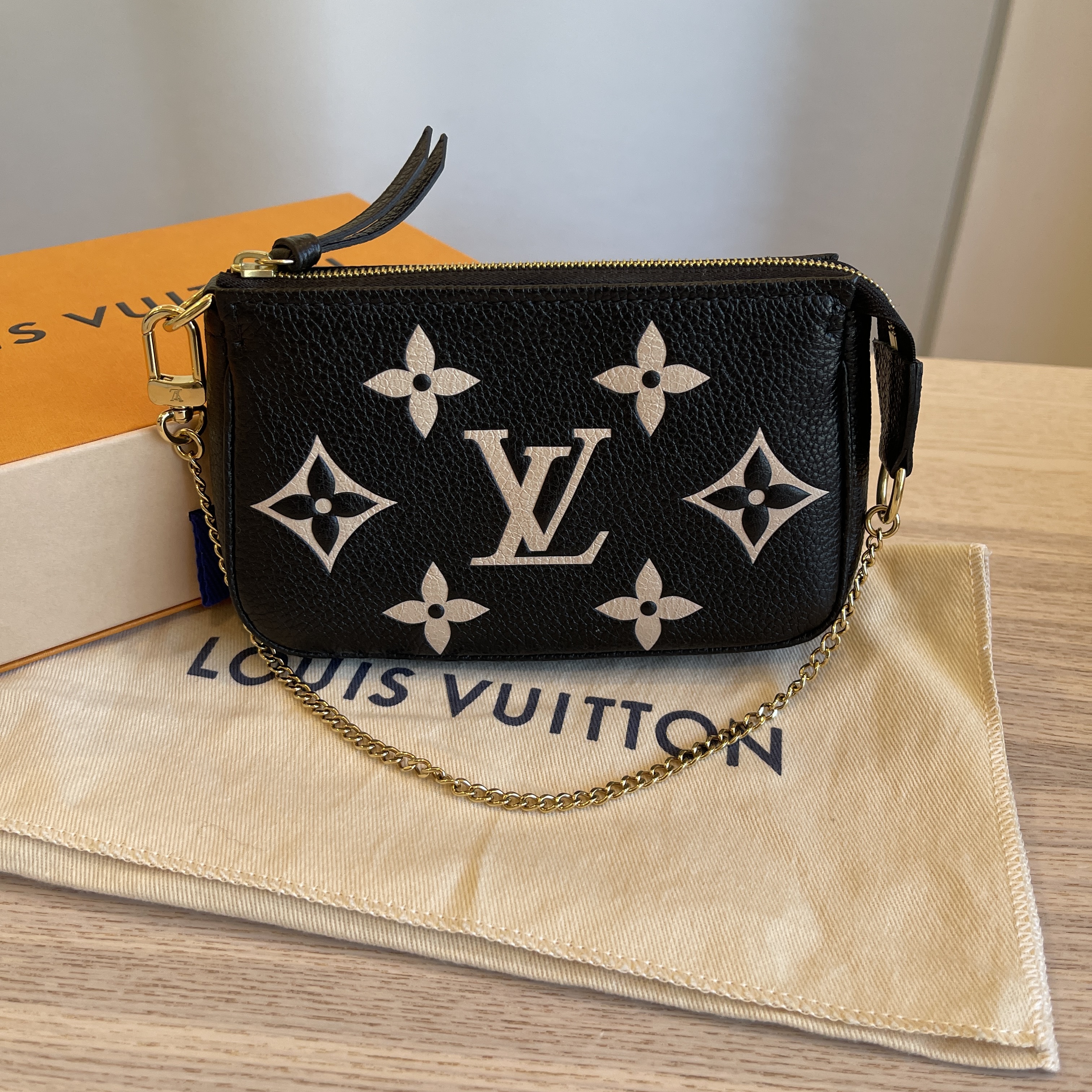 Louis Vuitton Empriente Cles Pochette Key Pouch in Black