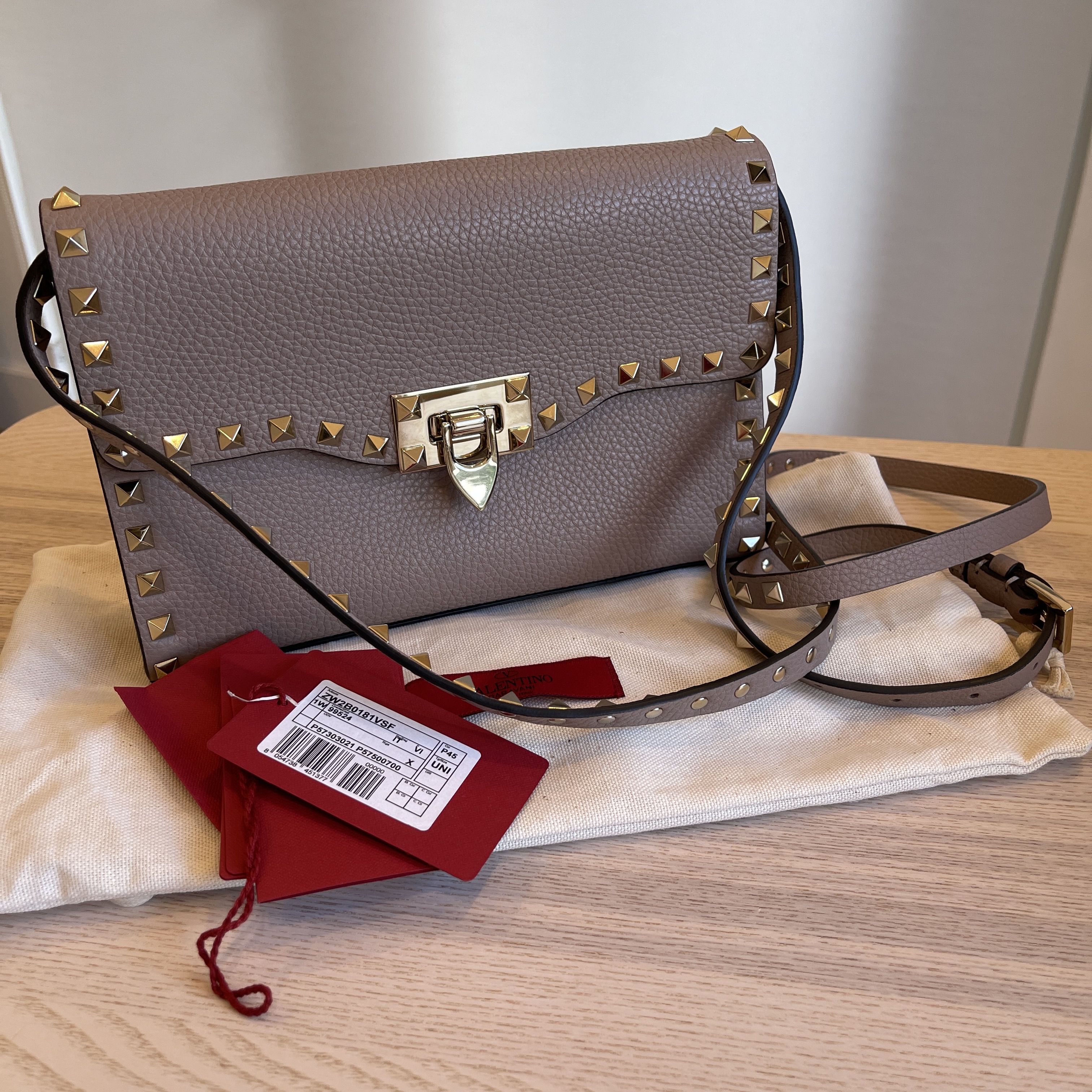Valentino medium hotsell rockstud shoulder bag
