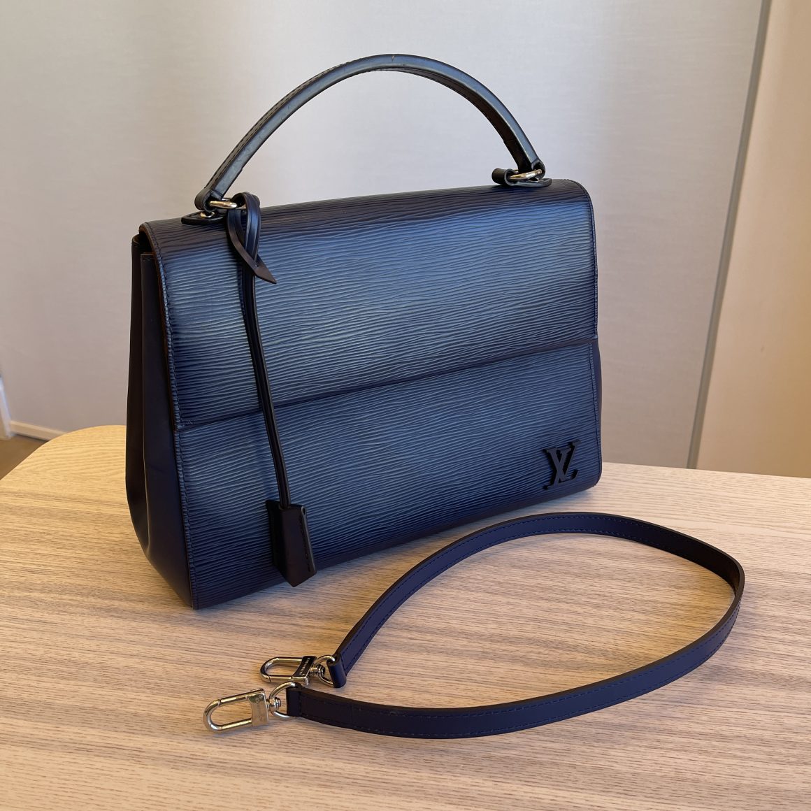 LOUIS VUITTON Epi Cluny Shoulder Bag Blue M52255 LV Auth 47767 Leather  ref.999055 - Joli Closet