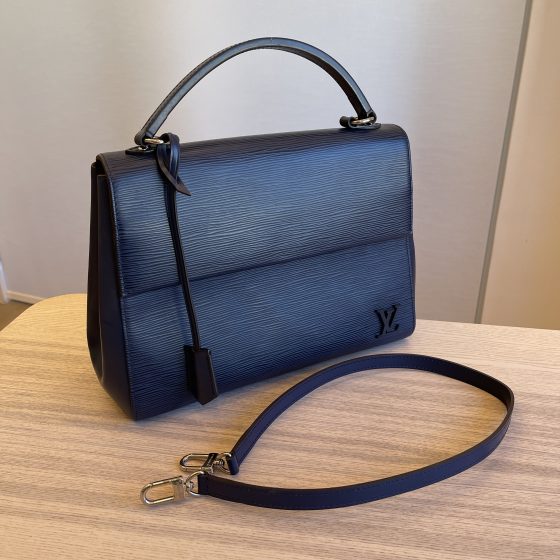 Louis Vuitton Epi Cluny MM Navy