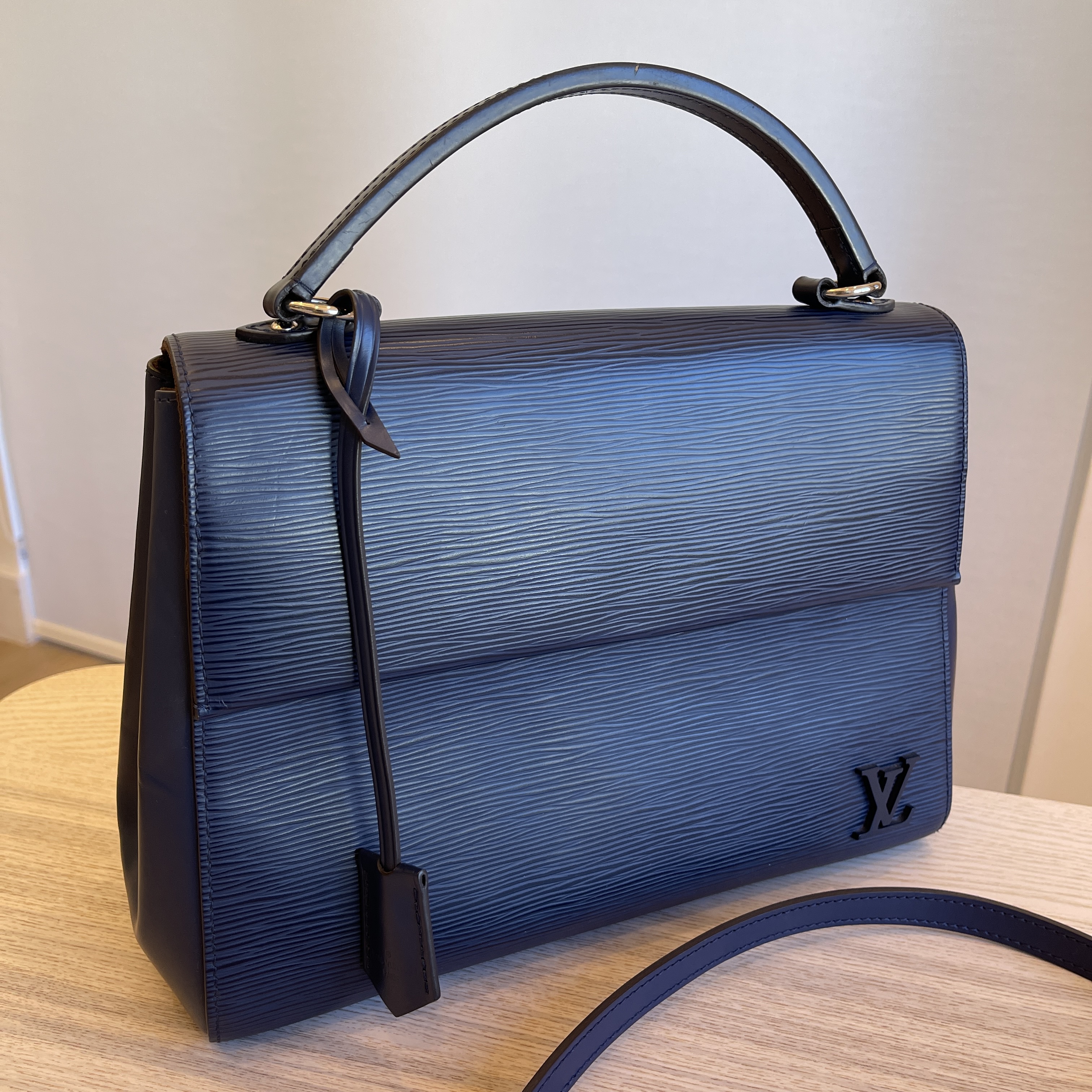 Louis Vuitton Epi Cluny MM Navy