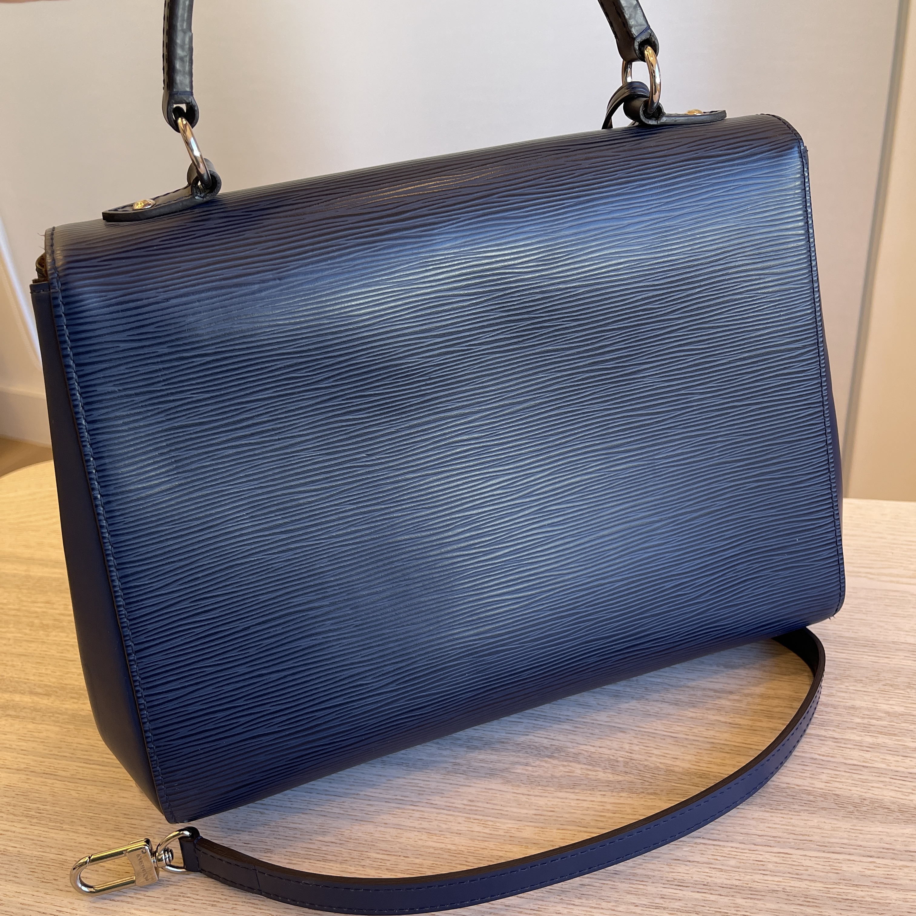 Louis Vuitton Epi Cluny MM Navy